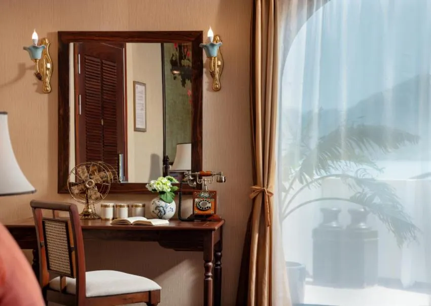 Decorative detail in Indochine Cruise Lan Ha Bay