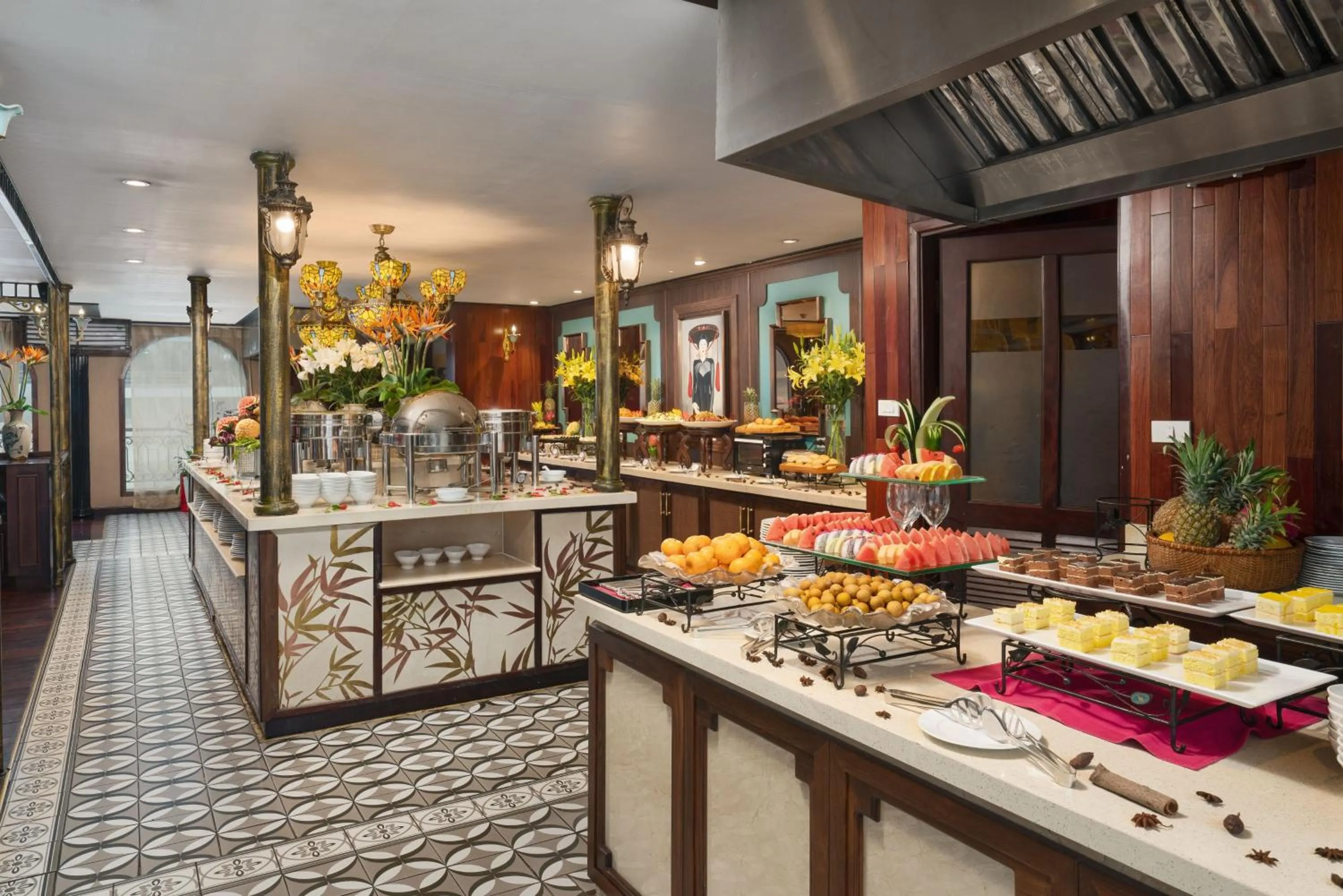 Food and drinks in Indochine Cruise Lan Ha Bay