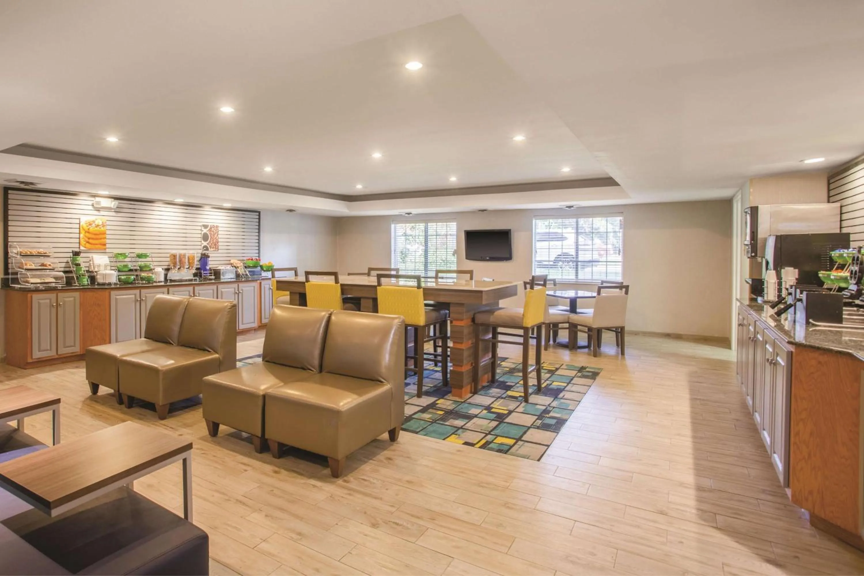 Restaurant/places to eat in La Quinta Inn by Wyndham Richmond South