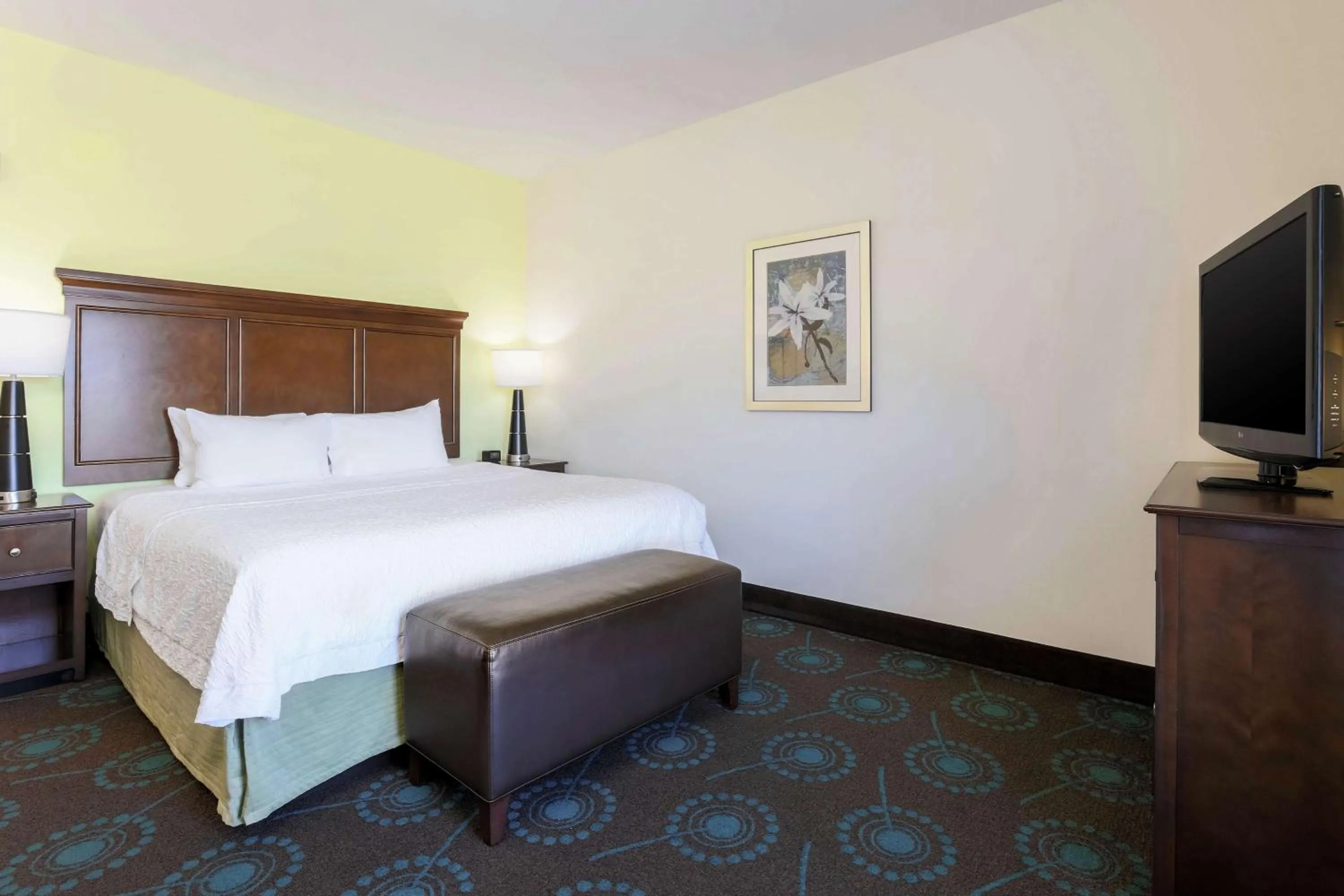 Bedroom, Bed in Hampton Inn & Suites Wheeling - The Highlands