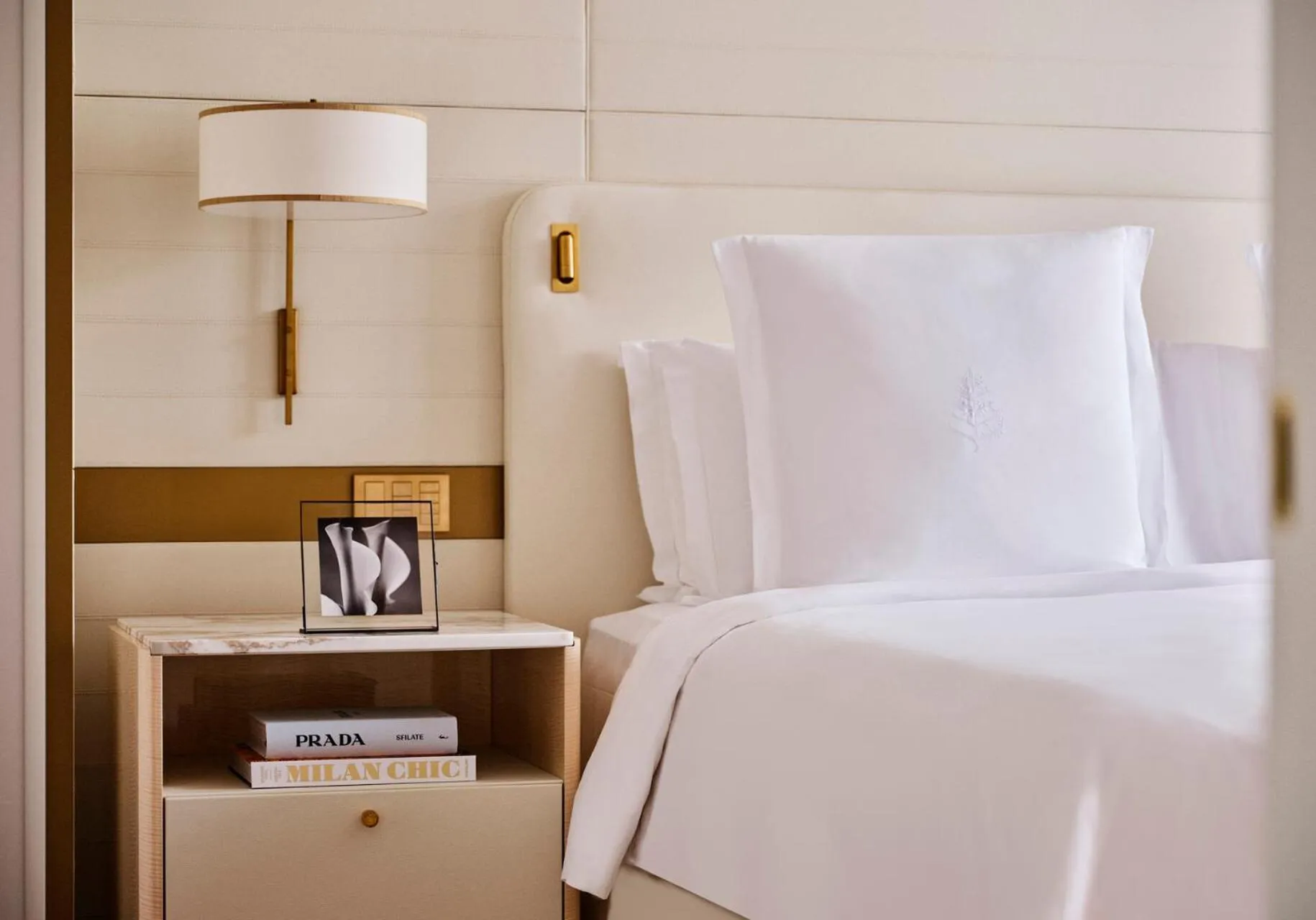 Bed in Four Seasons Hotel Milano