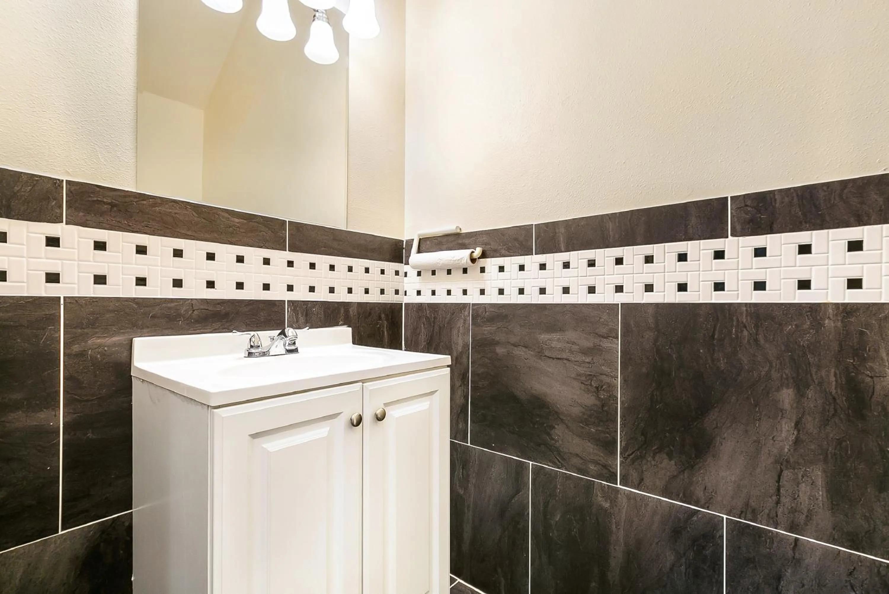 Bathroom in Inviting 3BR Condo steps from St Charles Ave