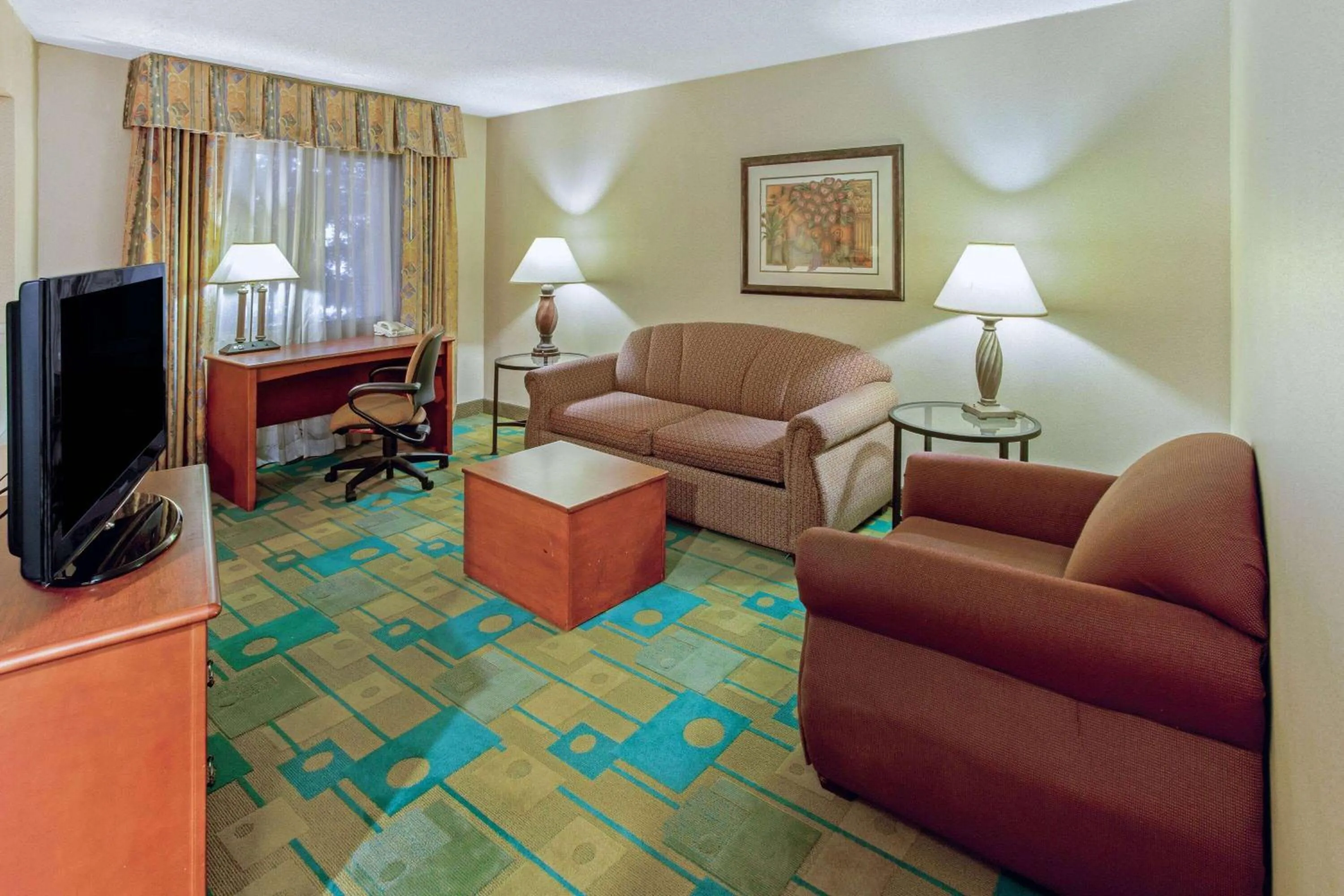 Photo of the whole room in La Quinta by Wyndham Appleton College Avenue