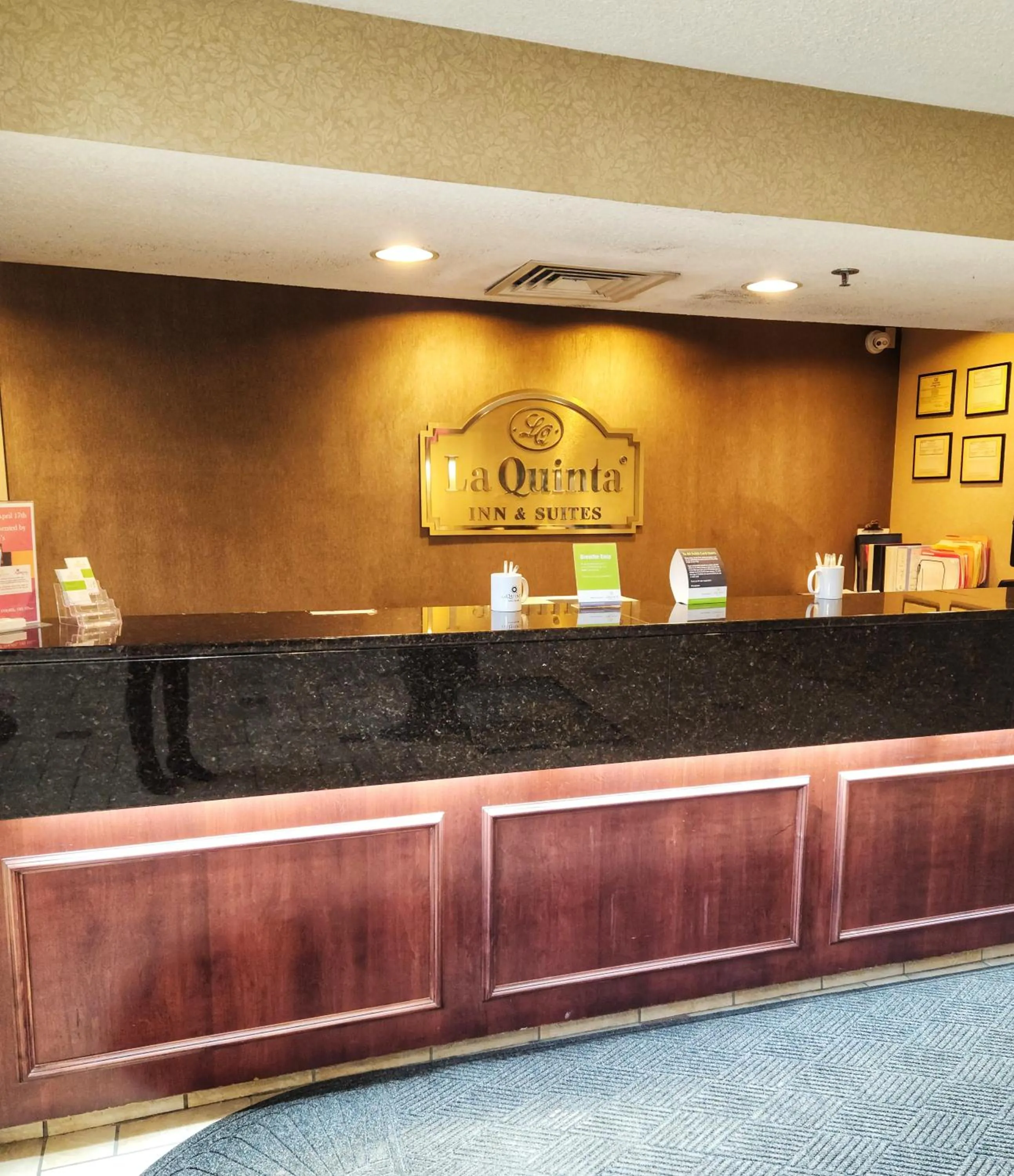 Lobby or reception in La Quinta by Wyndham Appleton College Avenue