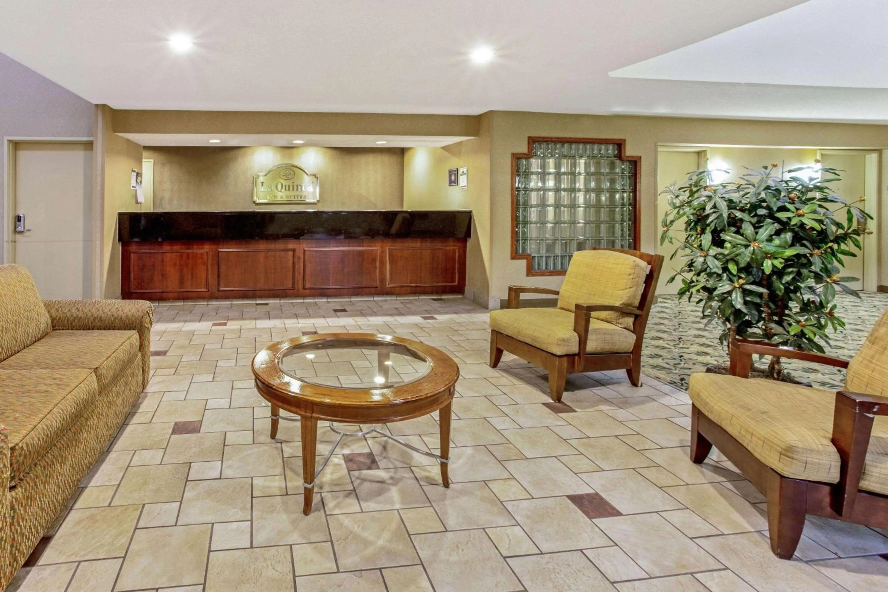 Lobby or reception in La Quinta by Wyndham Appleton College Avenue