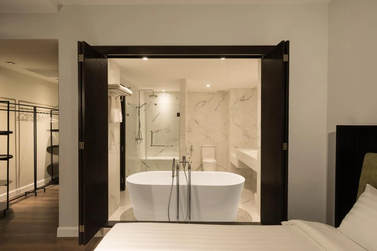 Bathroom, Bed in S Ram Leisure Hotel