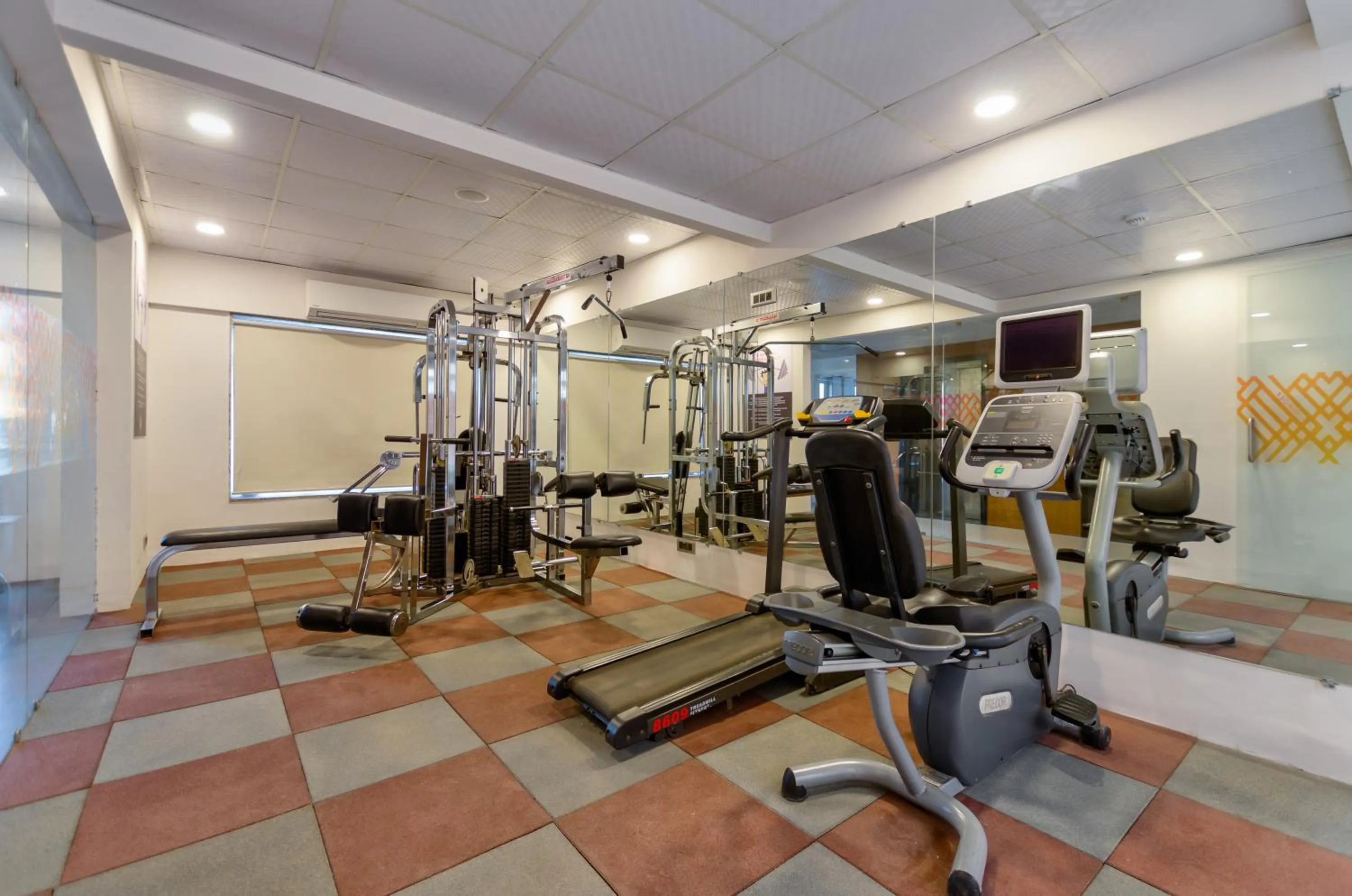 Fitness centre/facilities in Ginger Surat City Centre