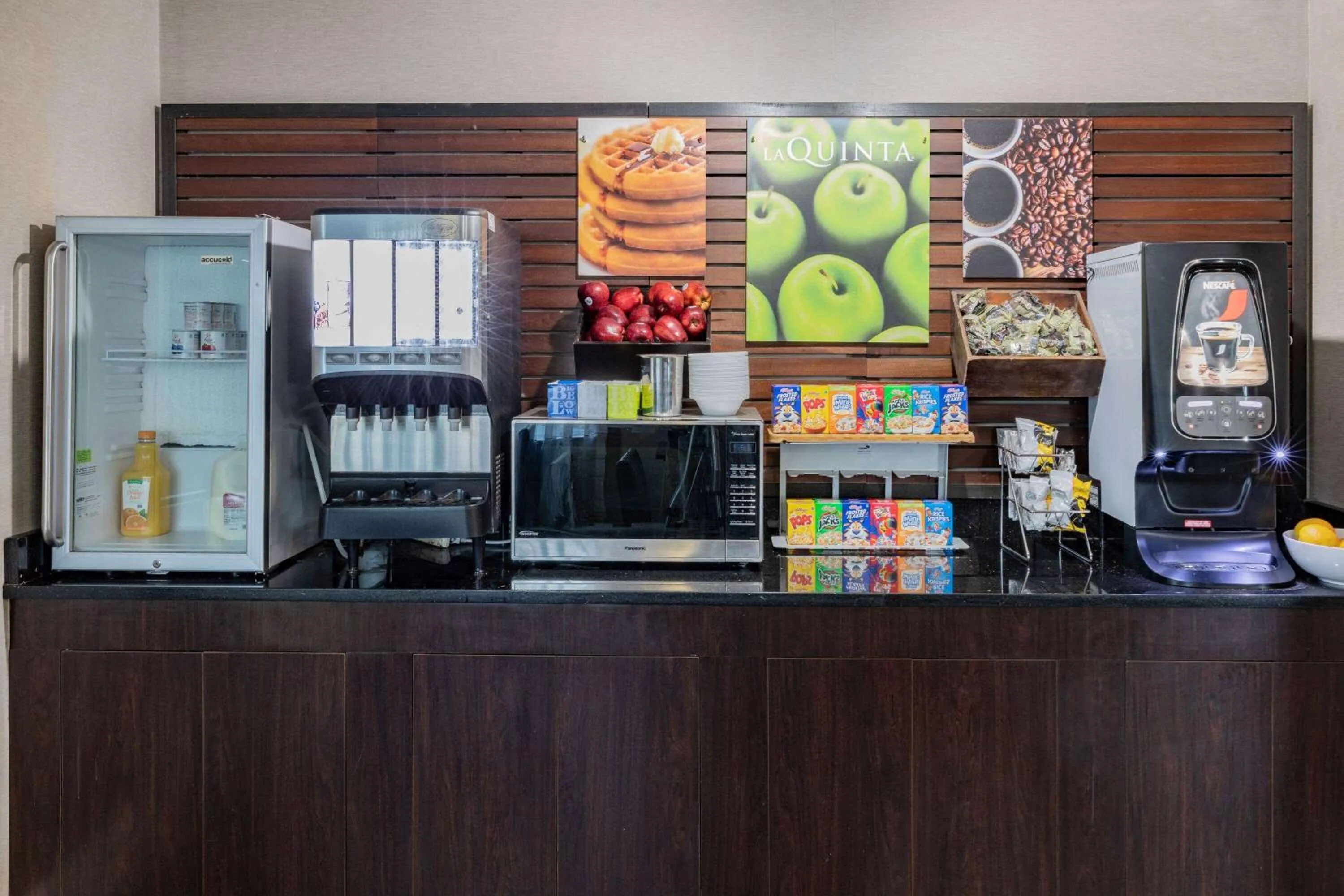 Breakfast in La Quinta Inn by Wyndham Laredo I-35