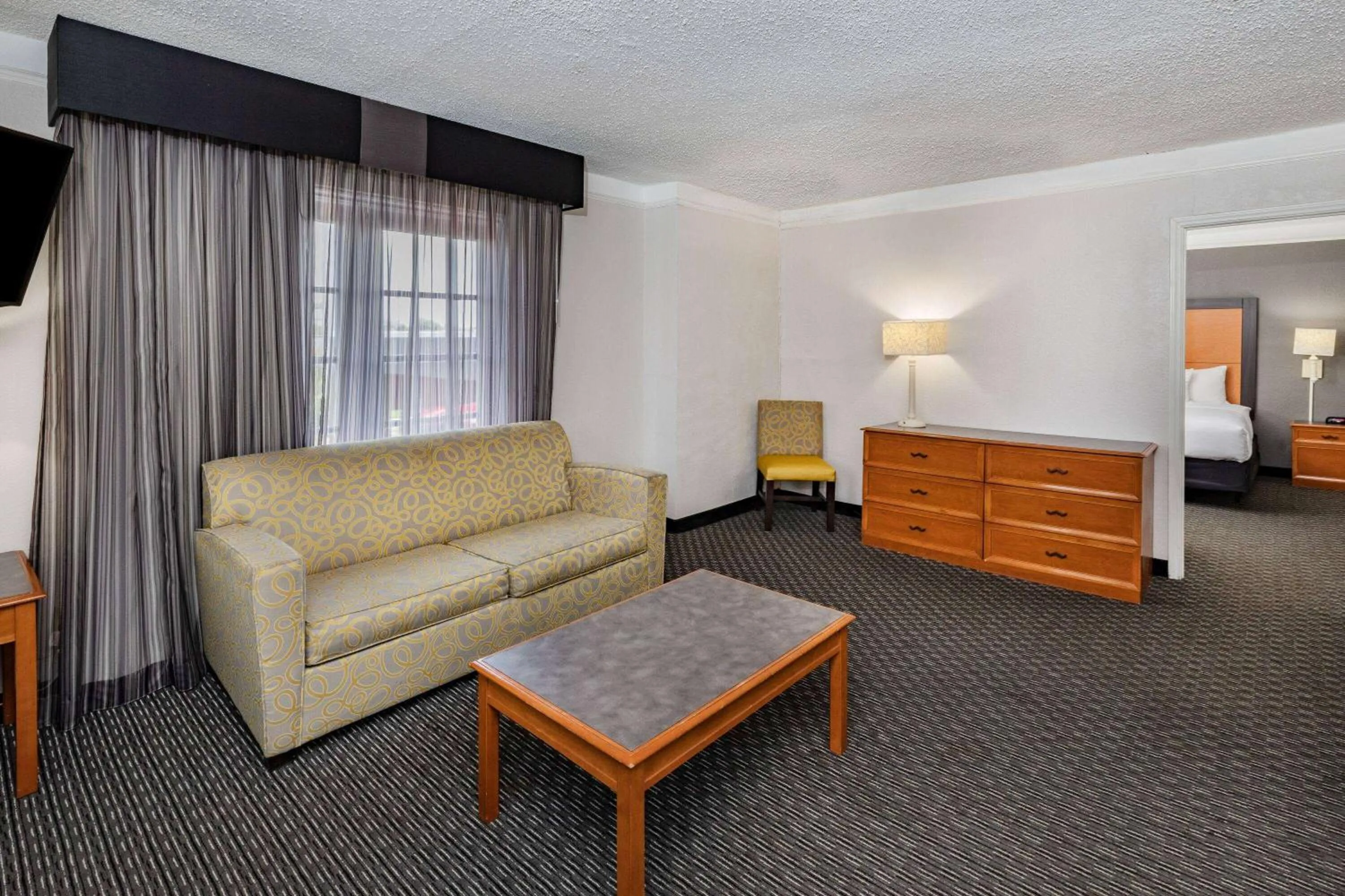 Bed in La Quinta Inn by Wyndham Laredo I-35