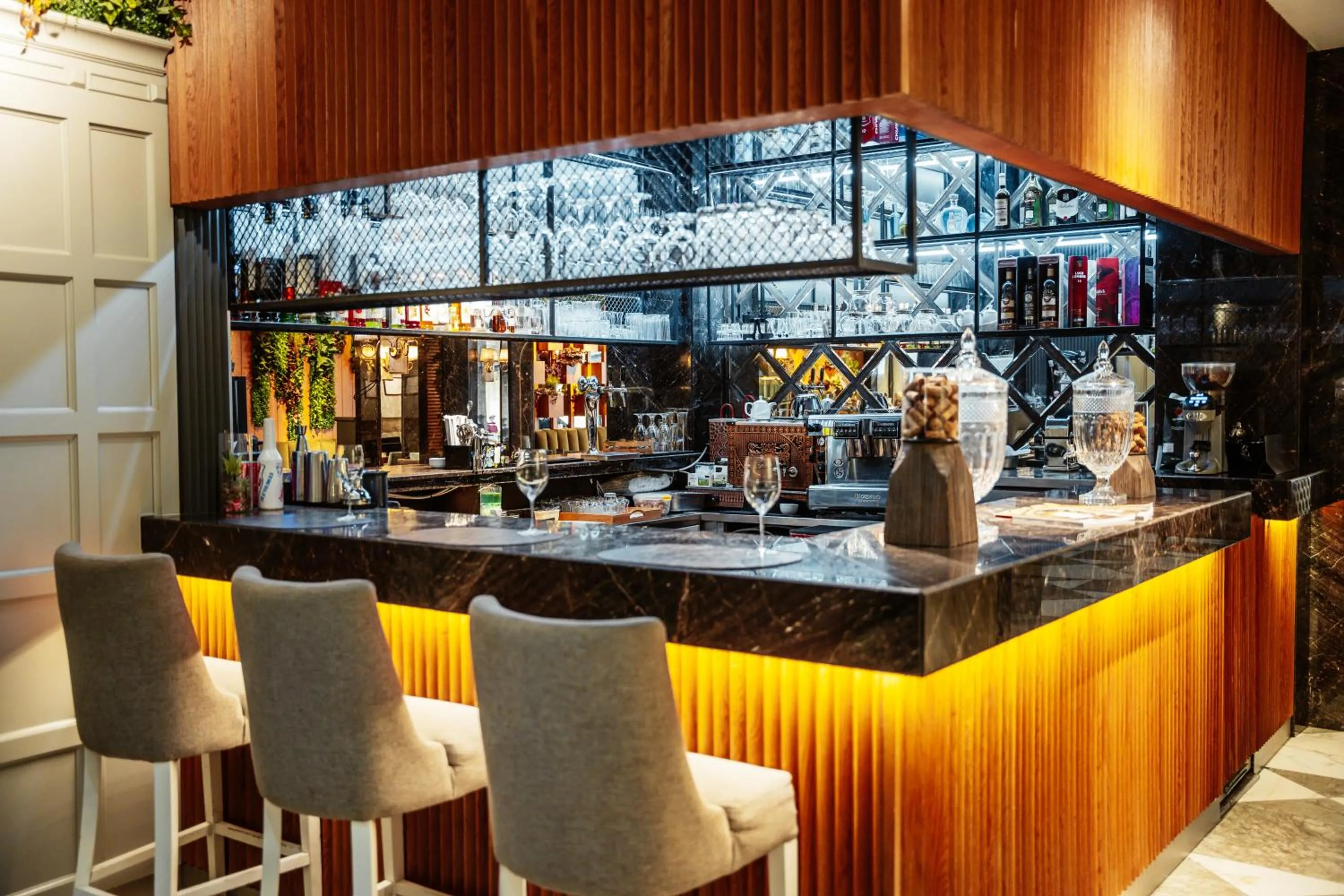 Lounge or bar in Theatrum Hotel Baku