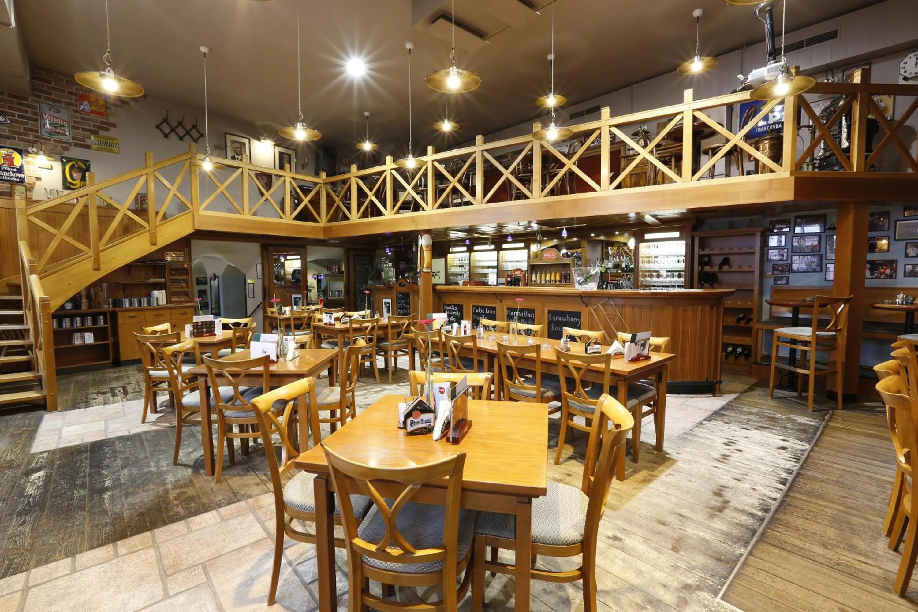 Restaurant/places to eat in AGH Hotel