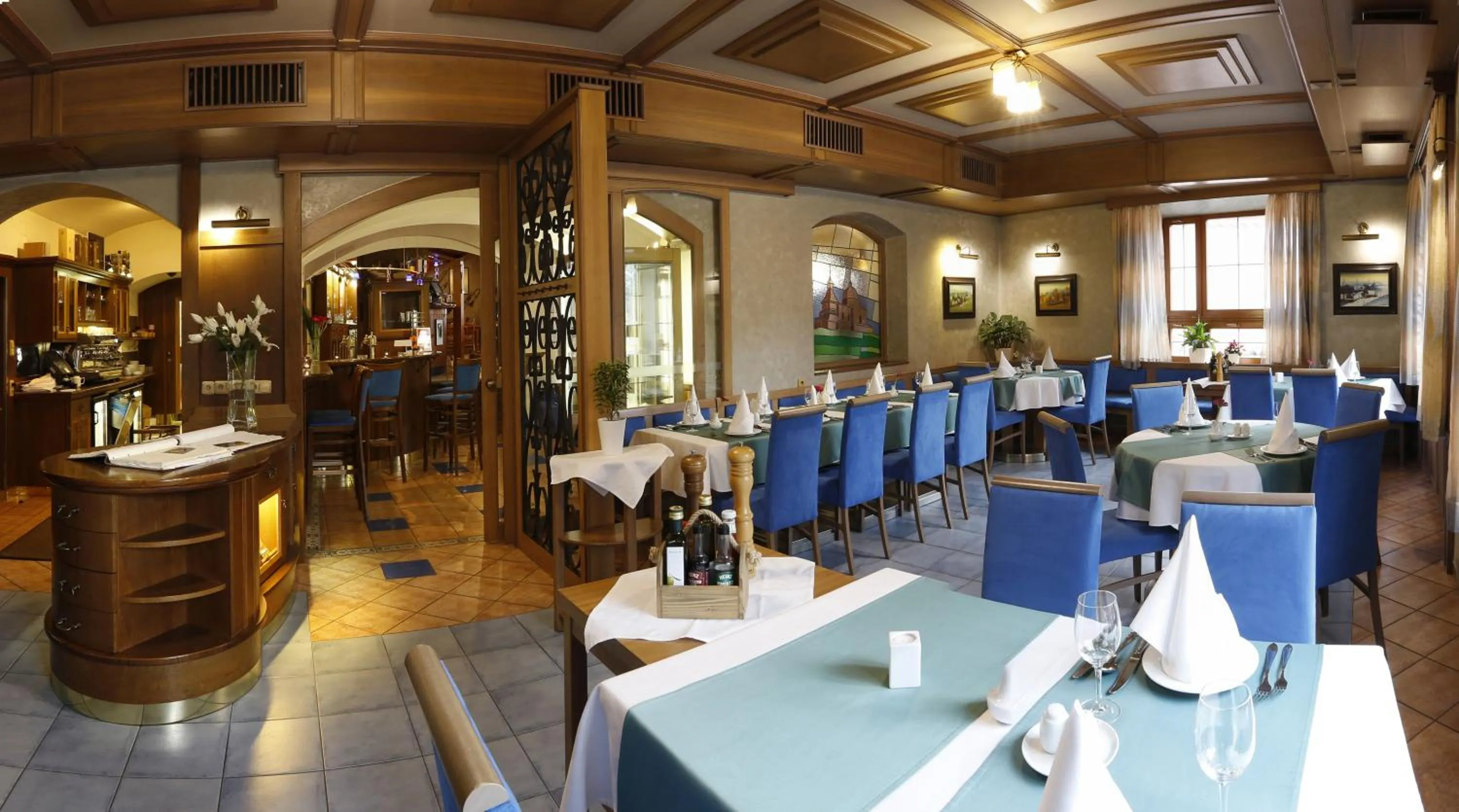 Restaurant/places to eat in AGH Hotel