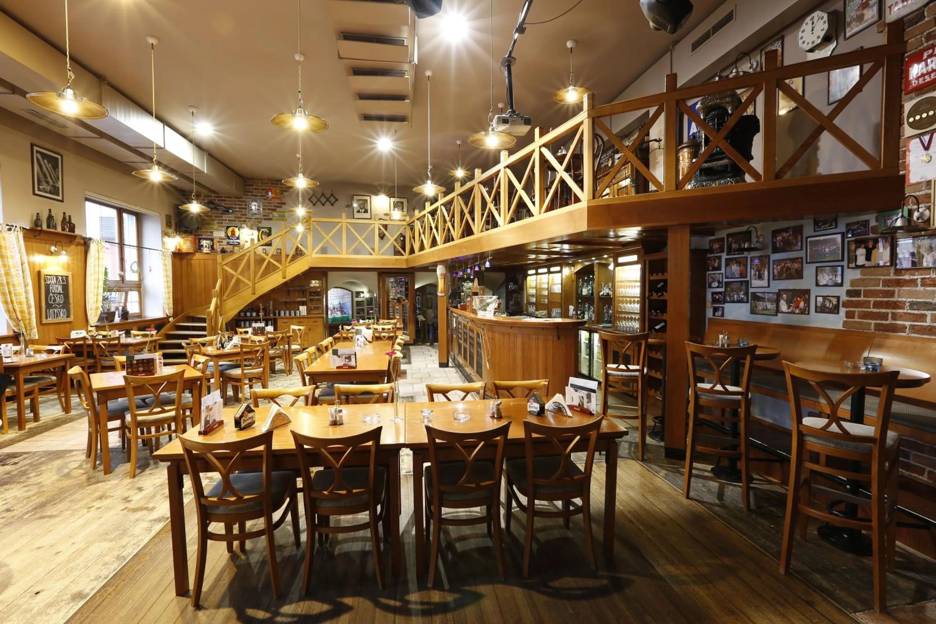 Restaurant/places to eat in AGH Hotel