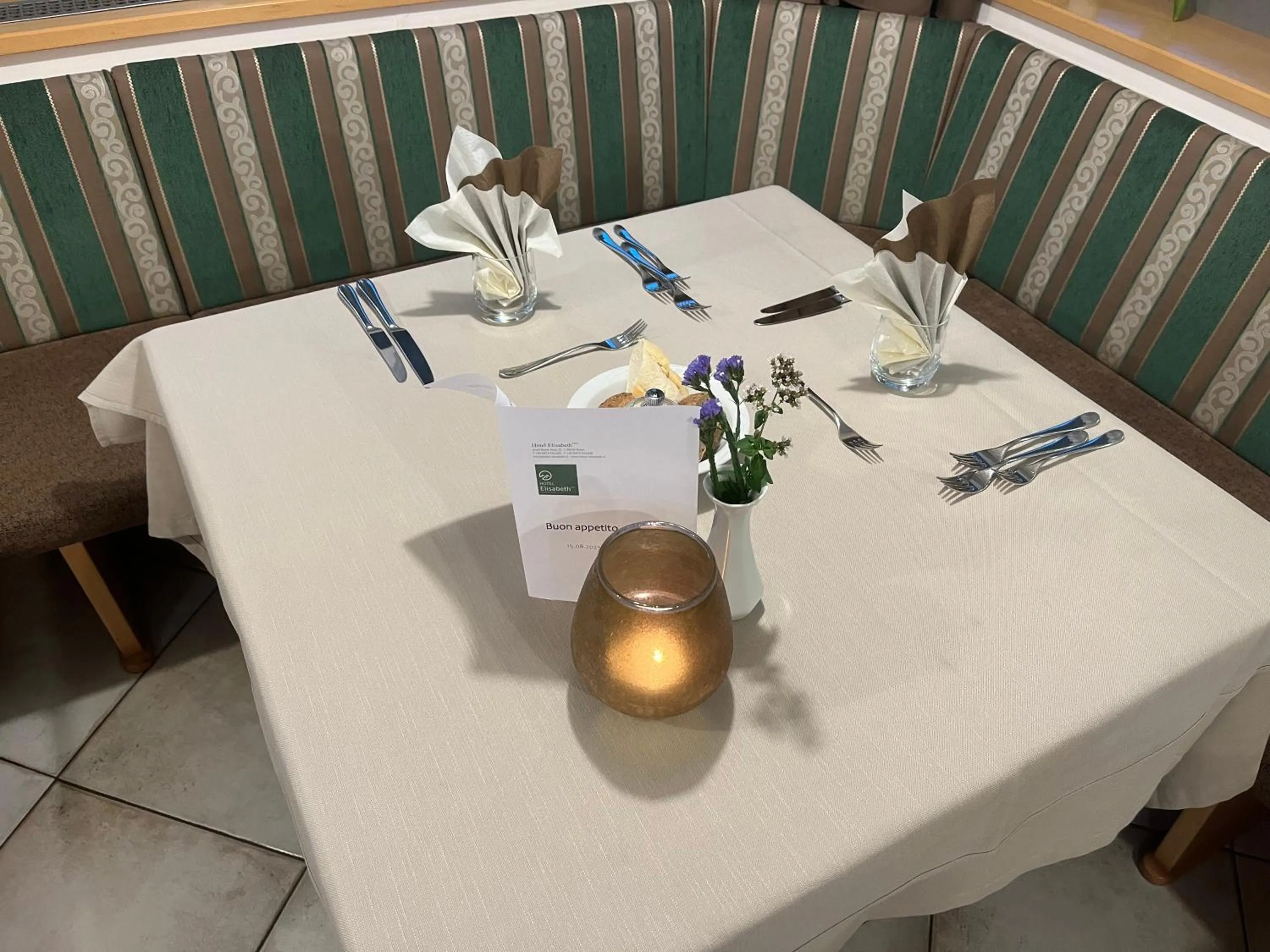 Restaurant/places to eat in Hotel Elisabeth