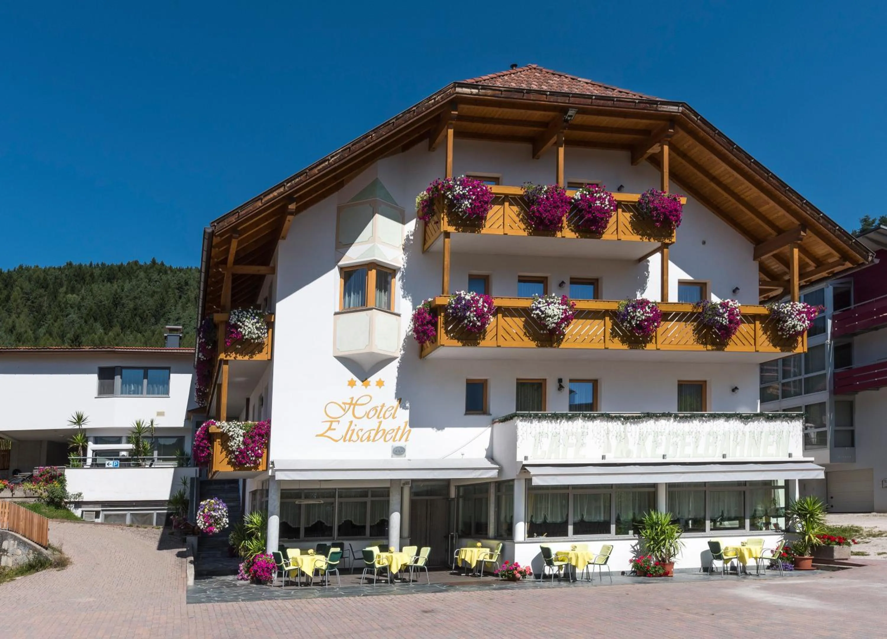 Property building in Hotel Elisabeth