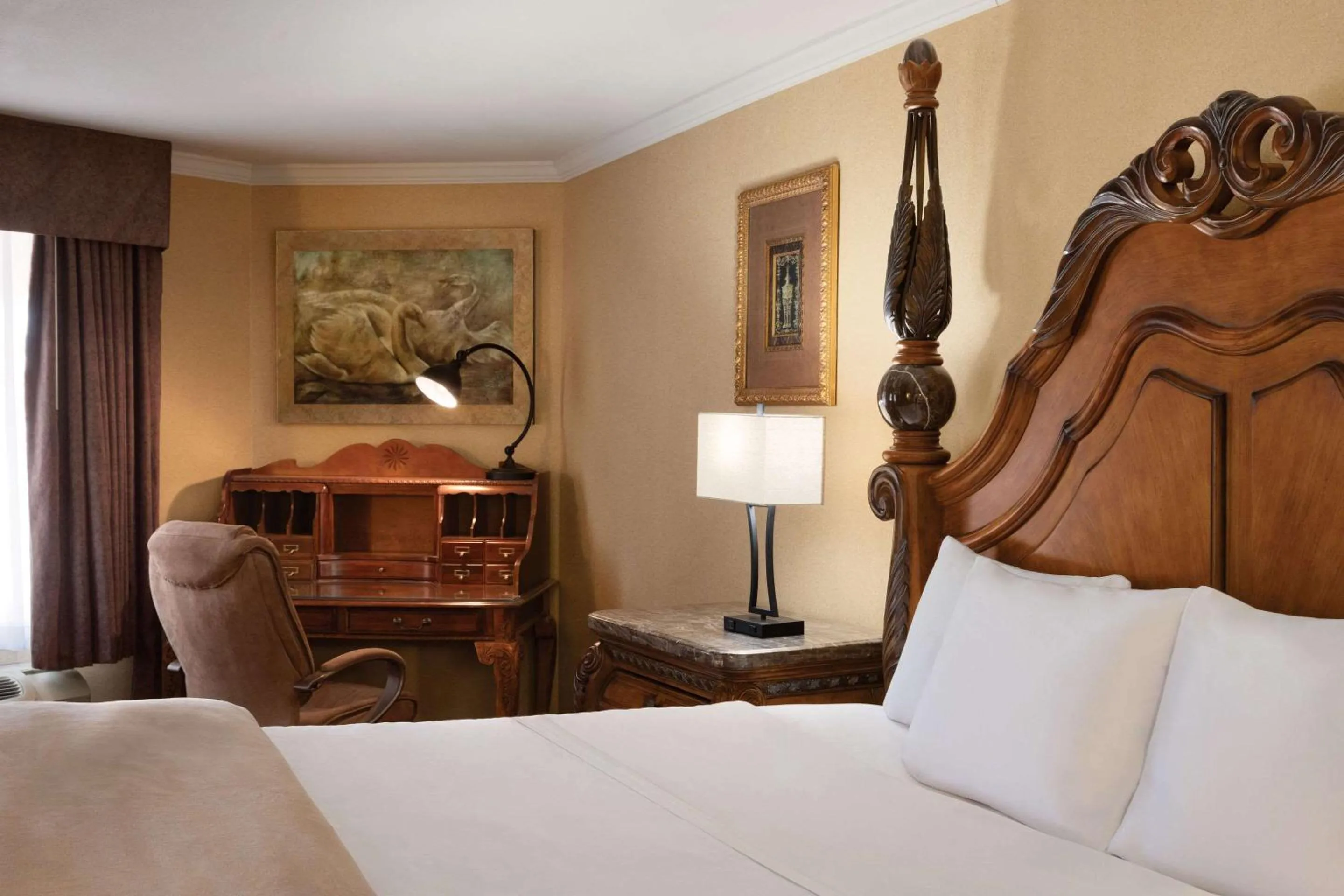 Bedroom, Bed in Radisson Hotel Colorado Springs Airport