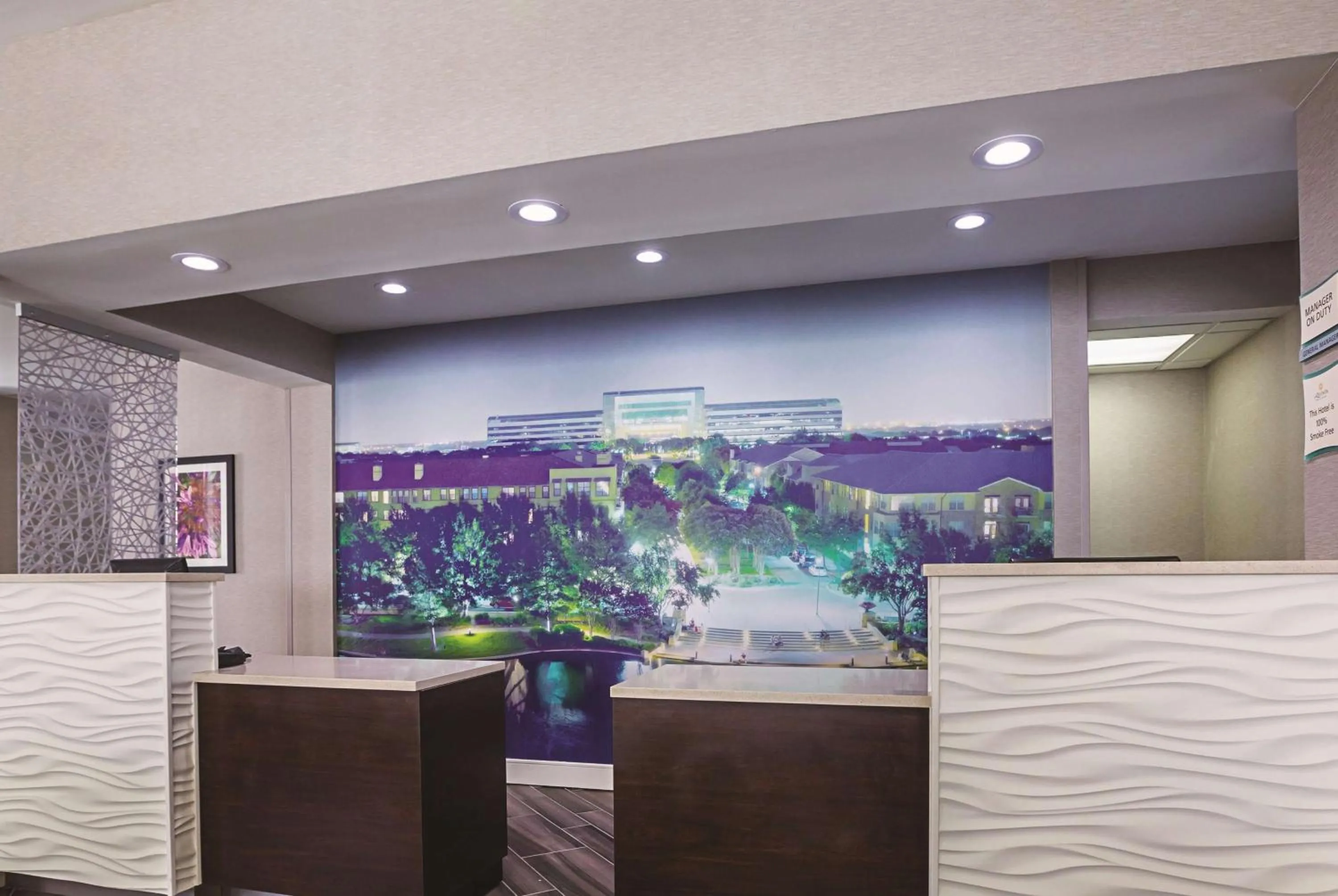 Lobby or reception in La Quinta by Wyndham Dallas Plano West