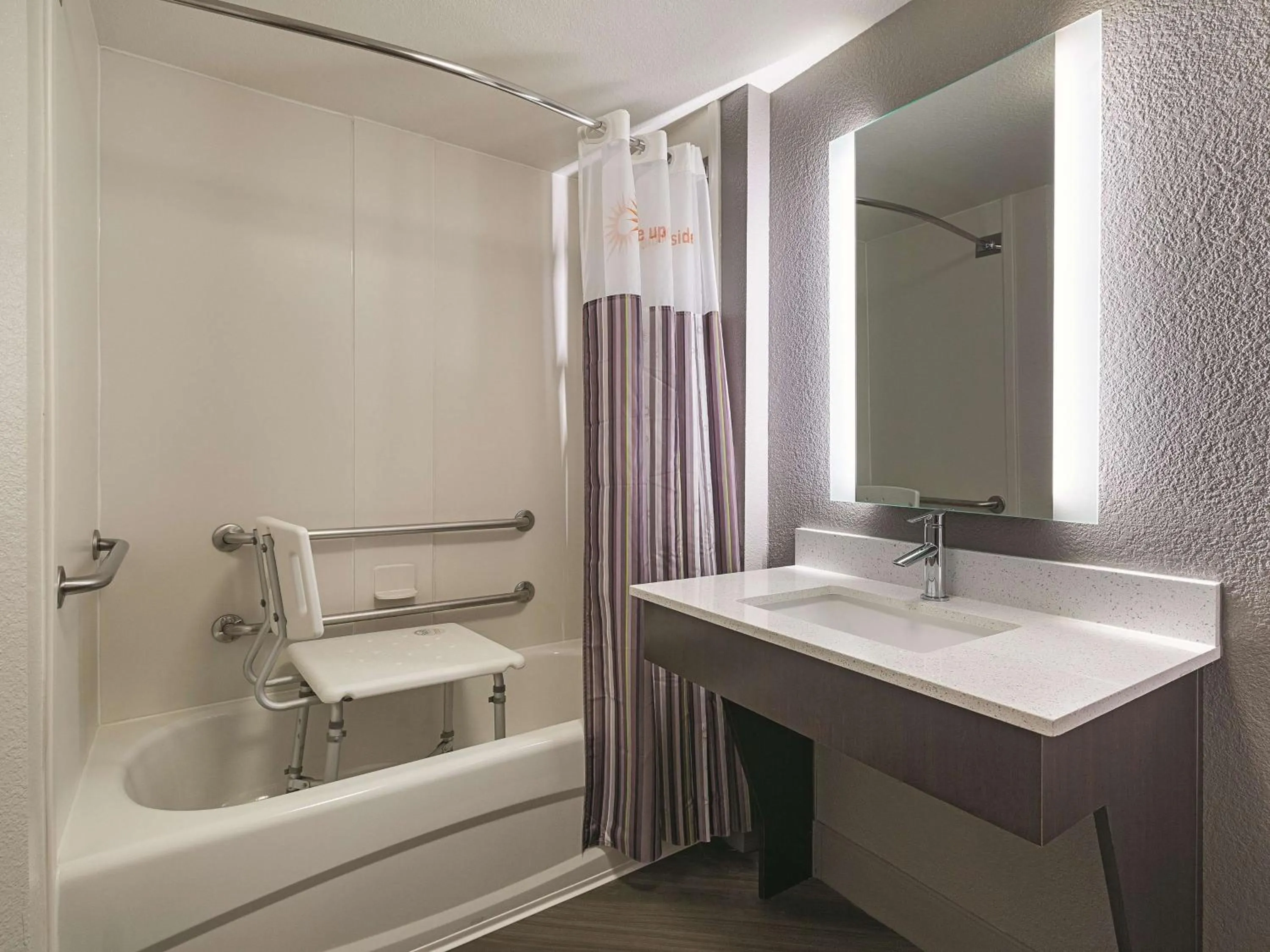 Photo of the whole room in La Quinta by Wyndham Dallas Plano West