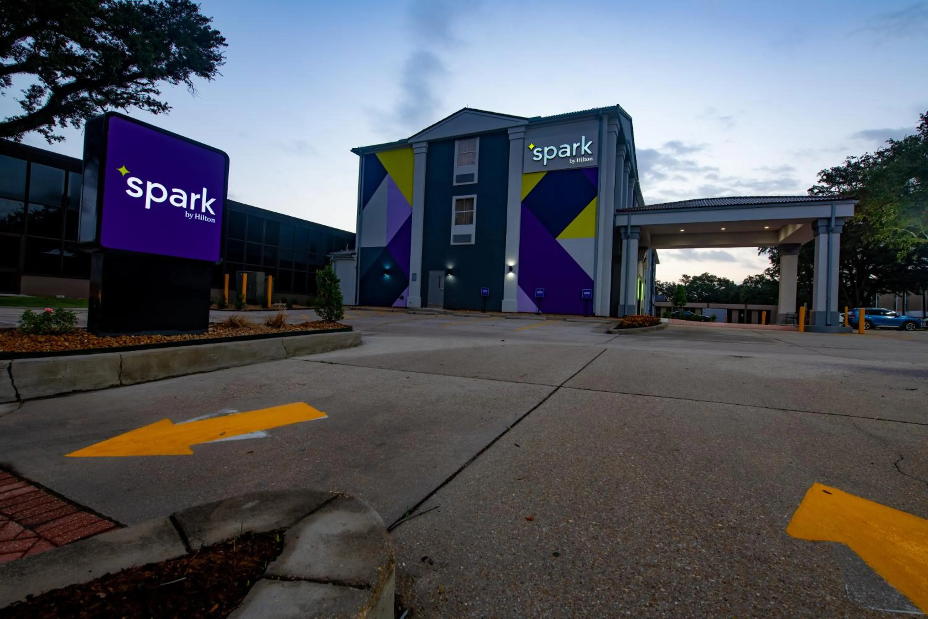 Property building in Spark By Hilton Lafayette South