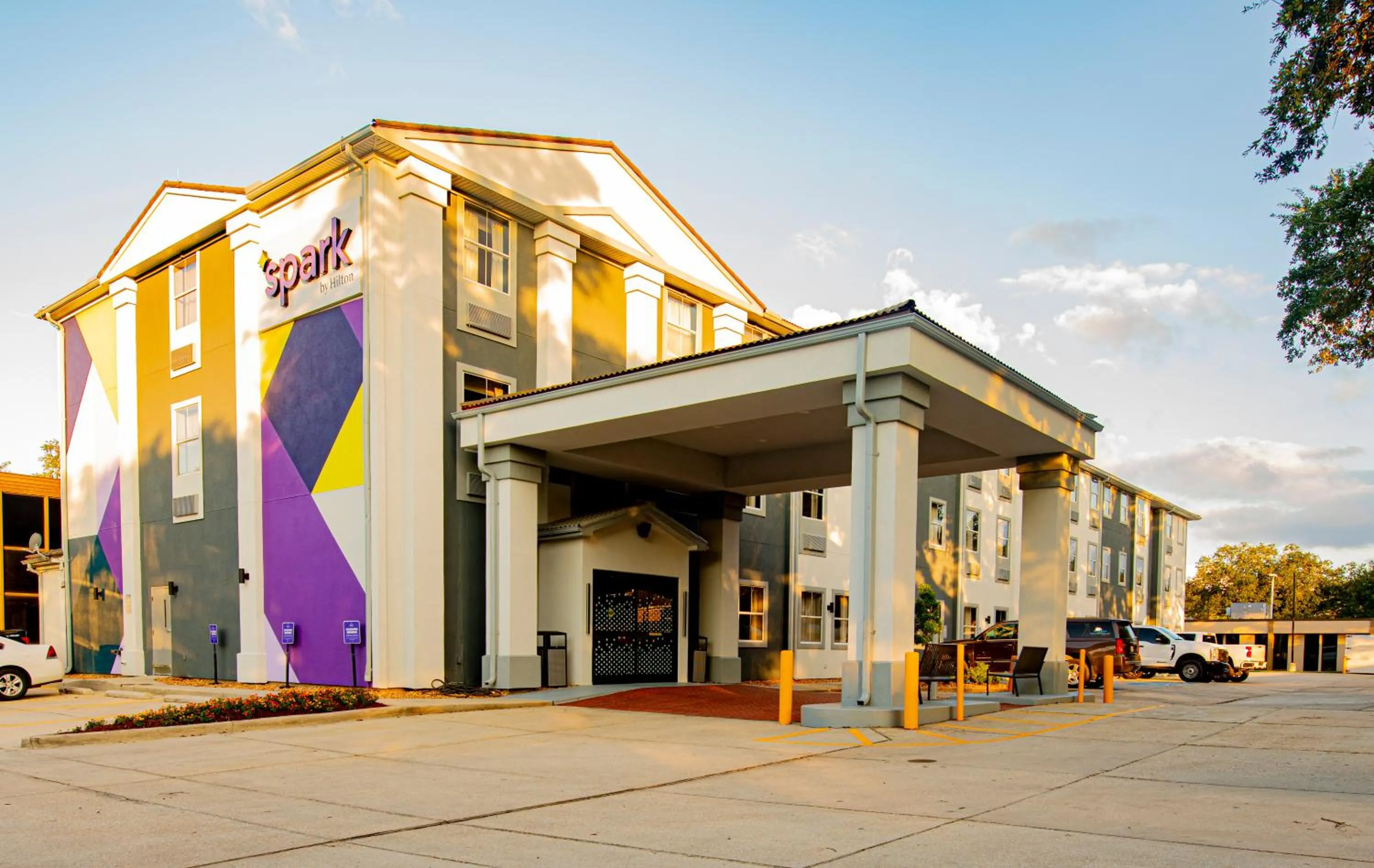 Property building in Spark By Hilton Lafayette South