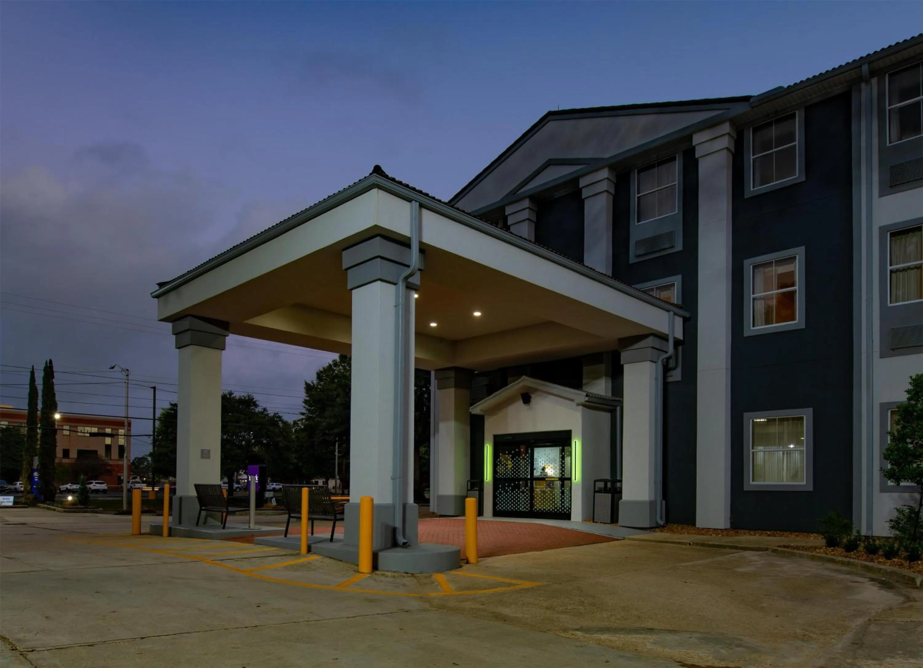 Property building in Spark By Hilton Lafayette South