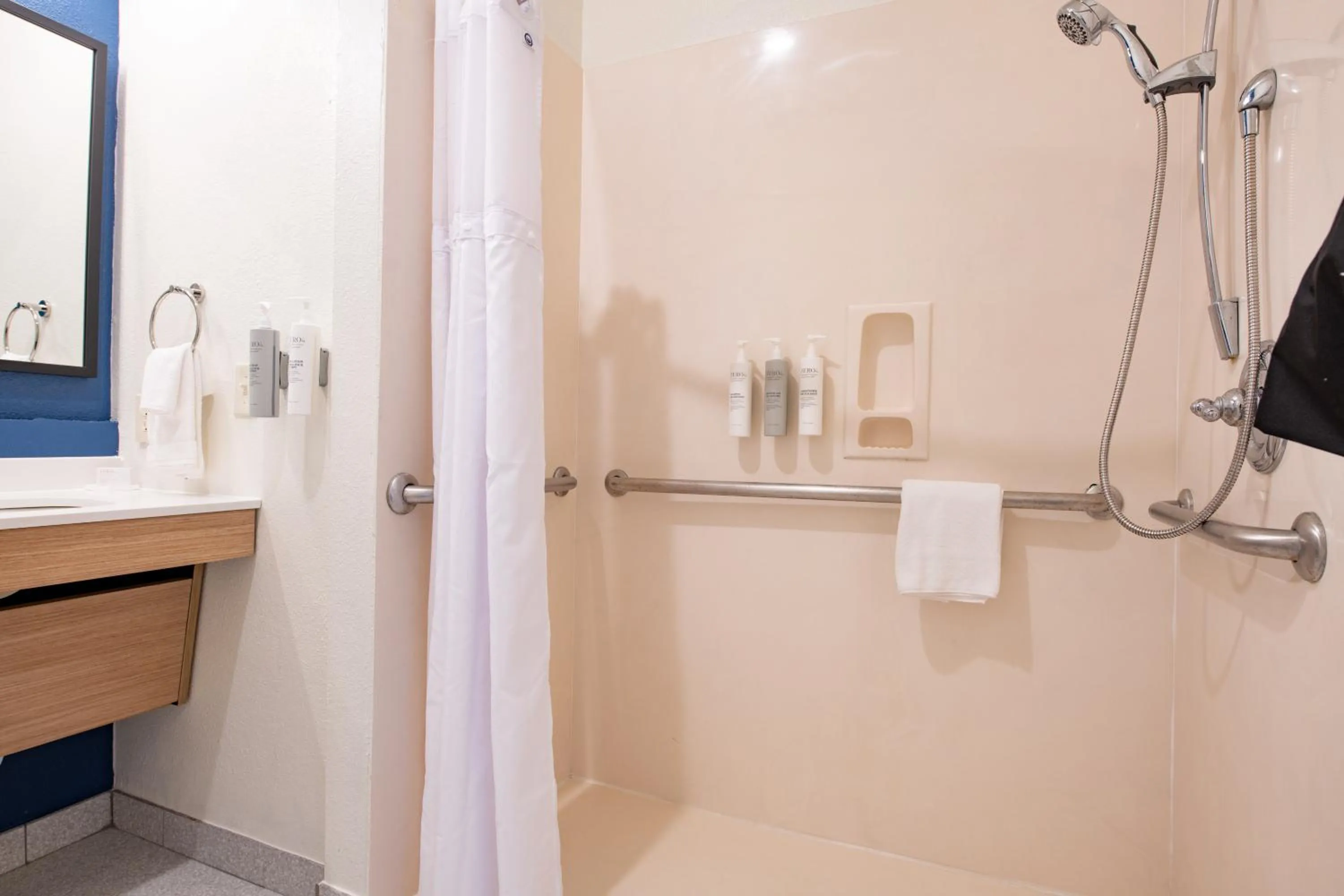 Property building in Spark By Hilton Lafayette South