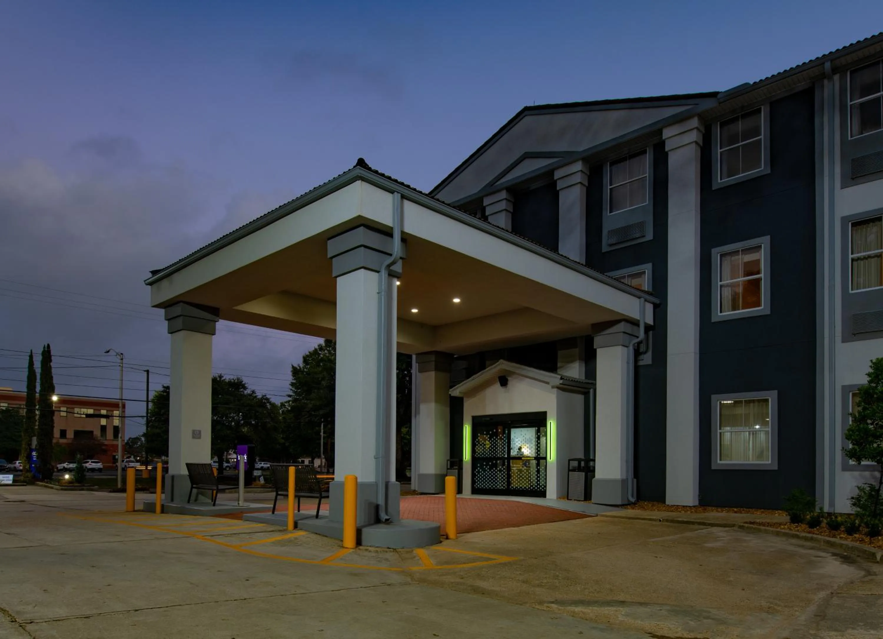 Property building in Spark By Hilton Lafayette South