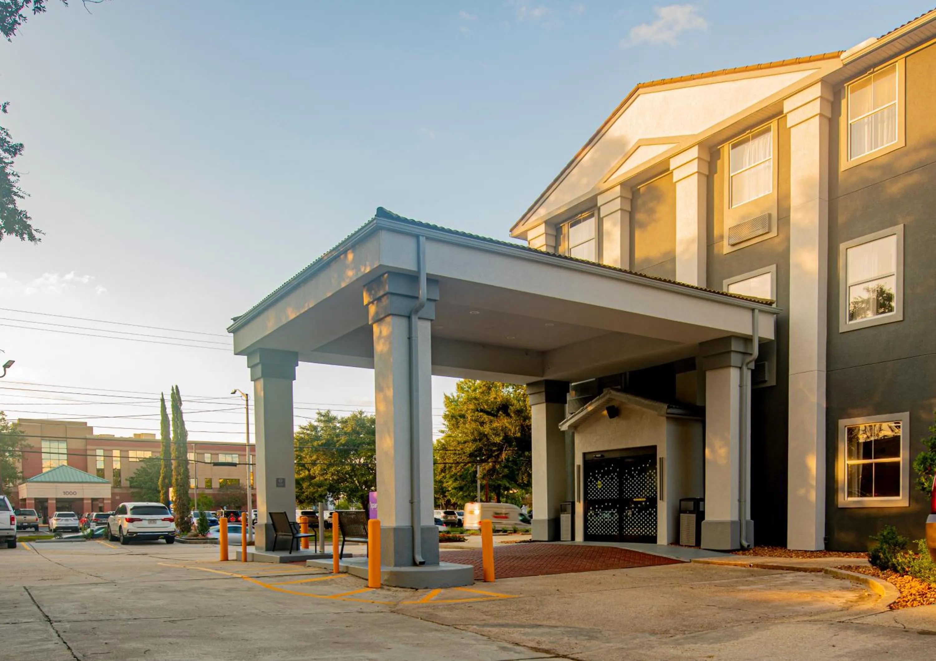 Property building in Spark By Hilton Lafayette South