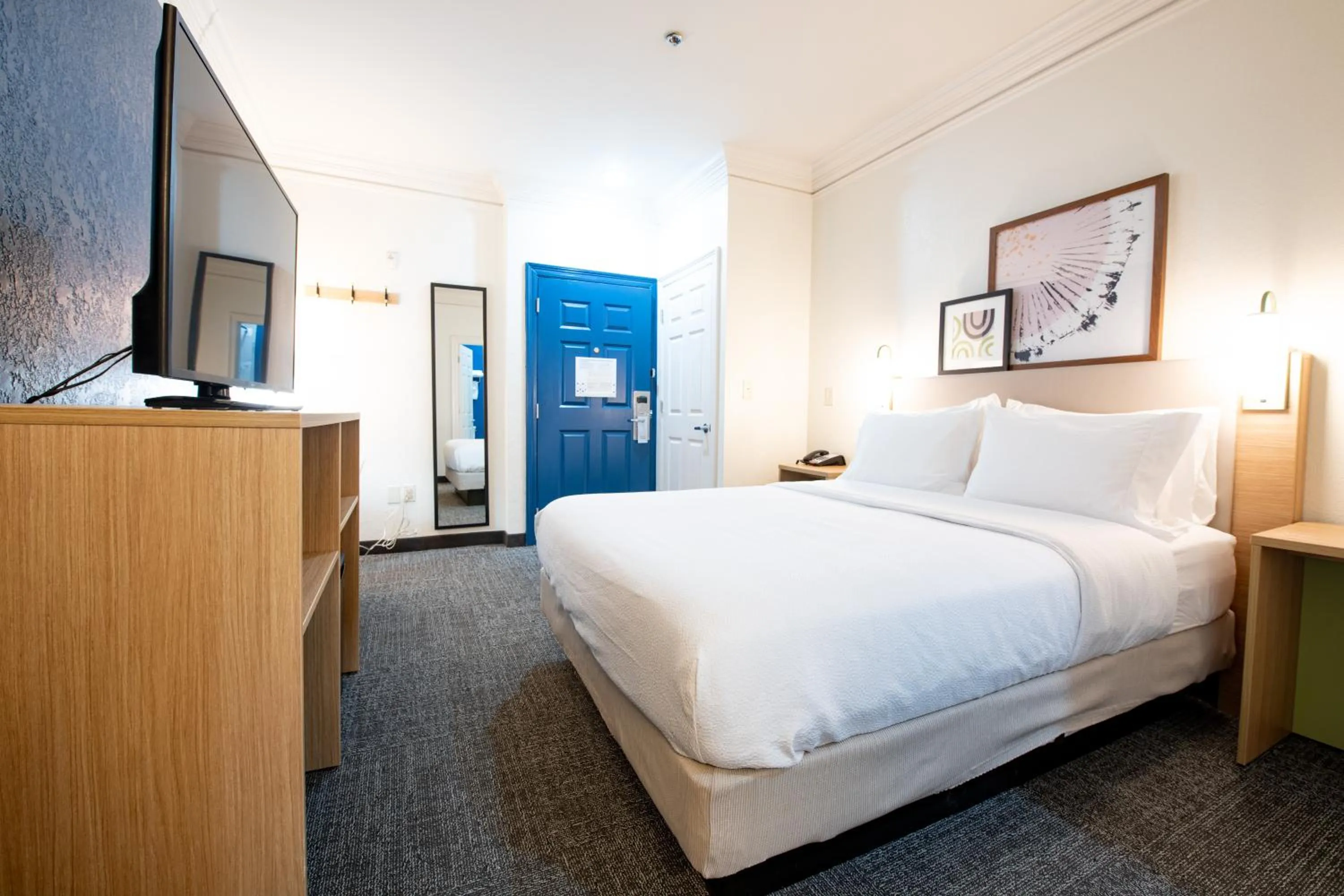 Property building, Bed in Spark By Hilton Lafayette South