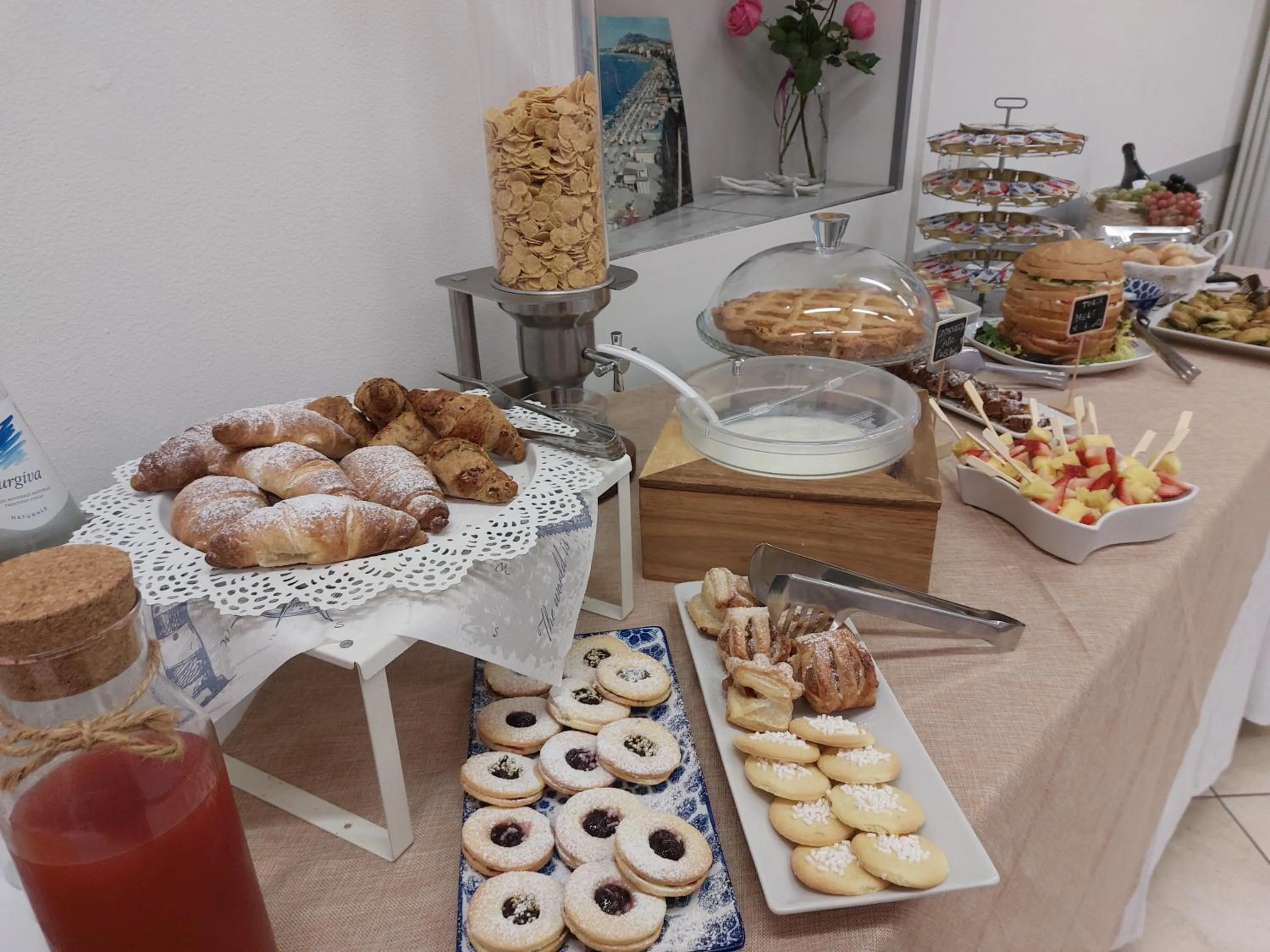 Buffet breakfast in Villa Marcolini