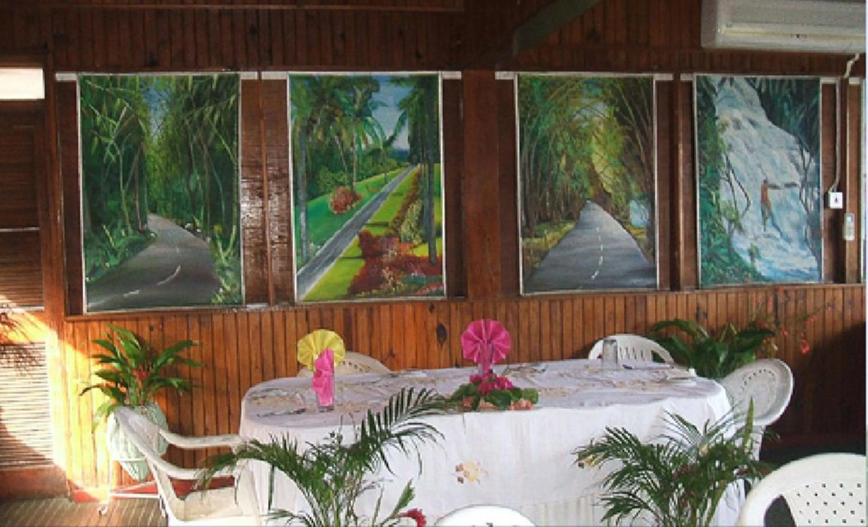 Restaurant/places to eat in Verney House Resort