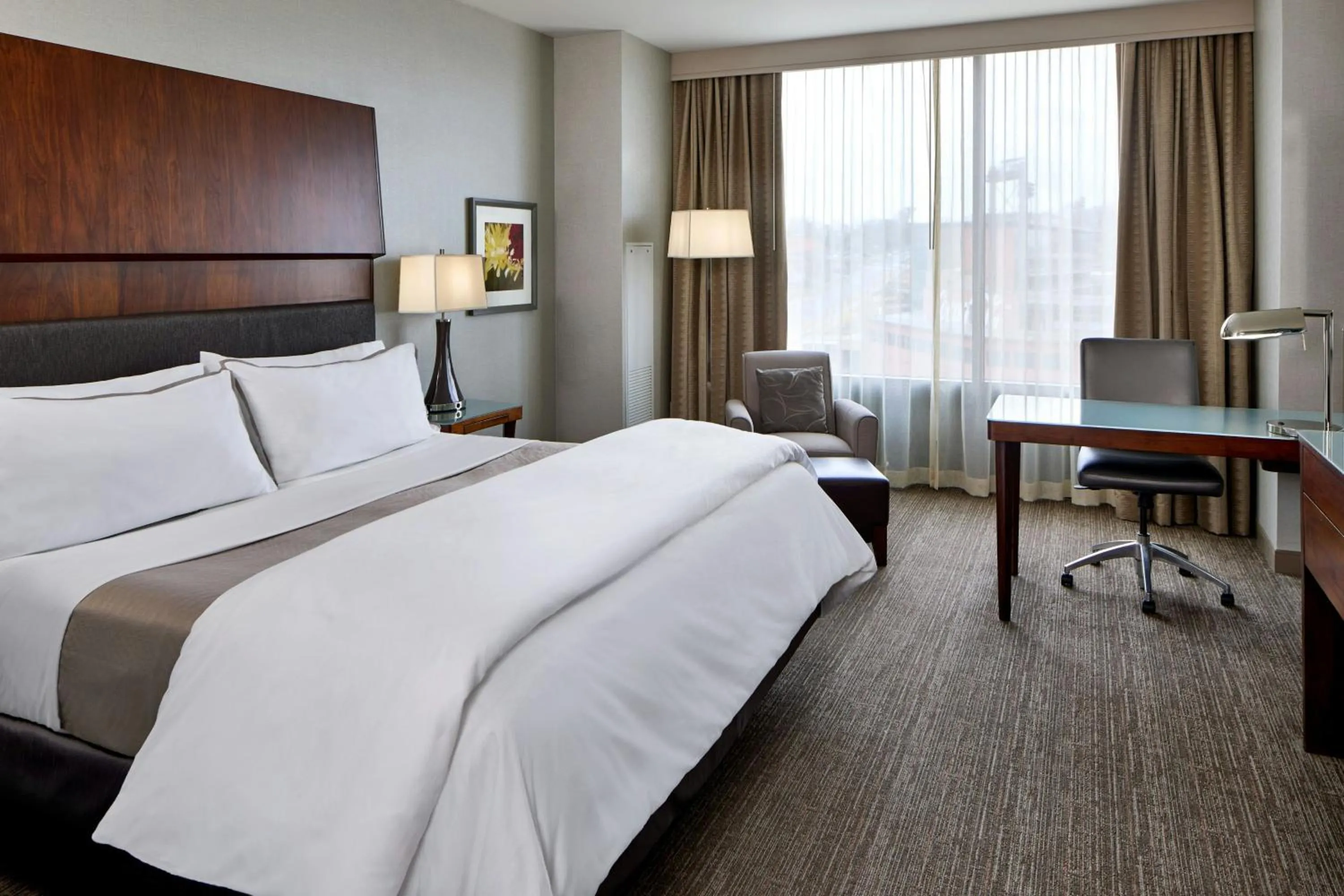 Photo of the whole room, Bed in The Westin Birmingham