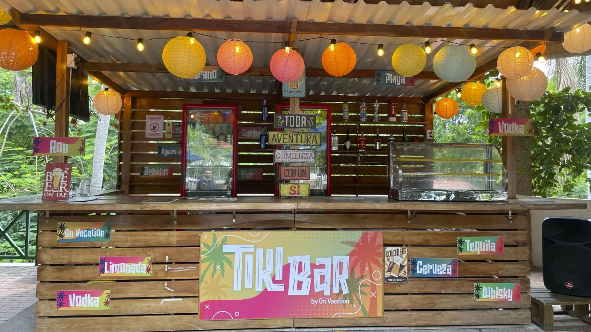 Lounge or bar in Hotel Girardot Resort by On Vacation