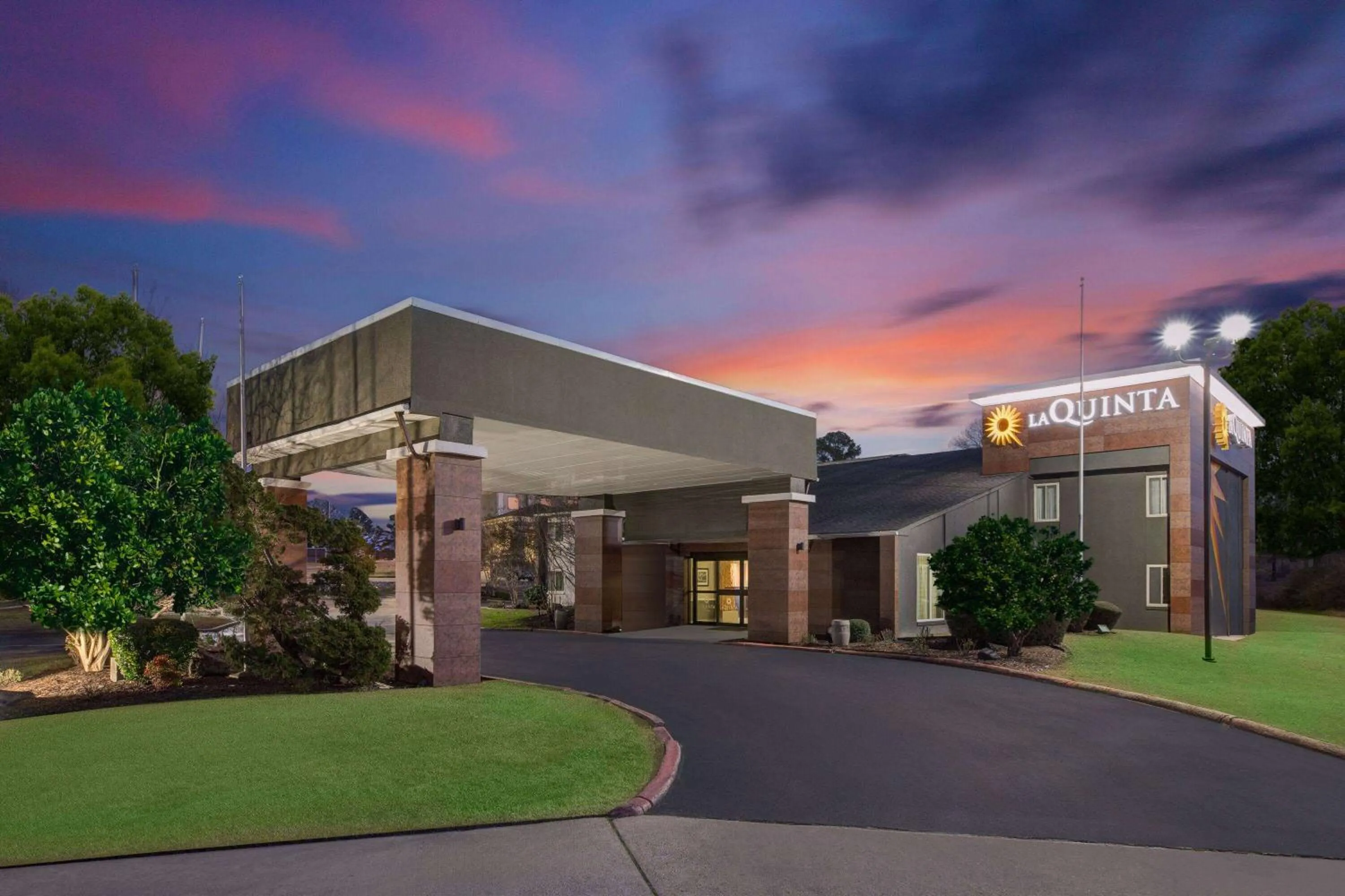 Property building in La Quinta Inn by Wyndham El Dorado