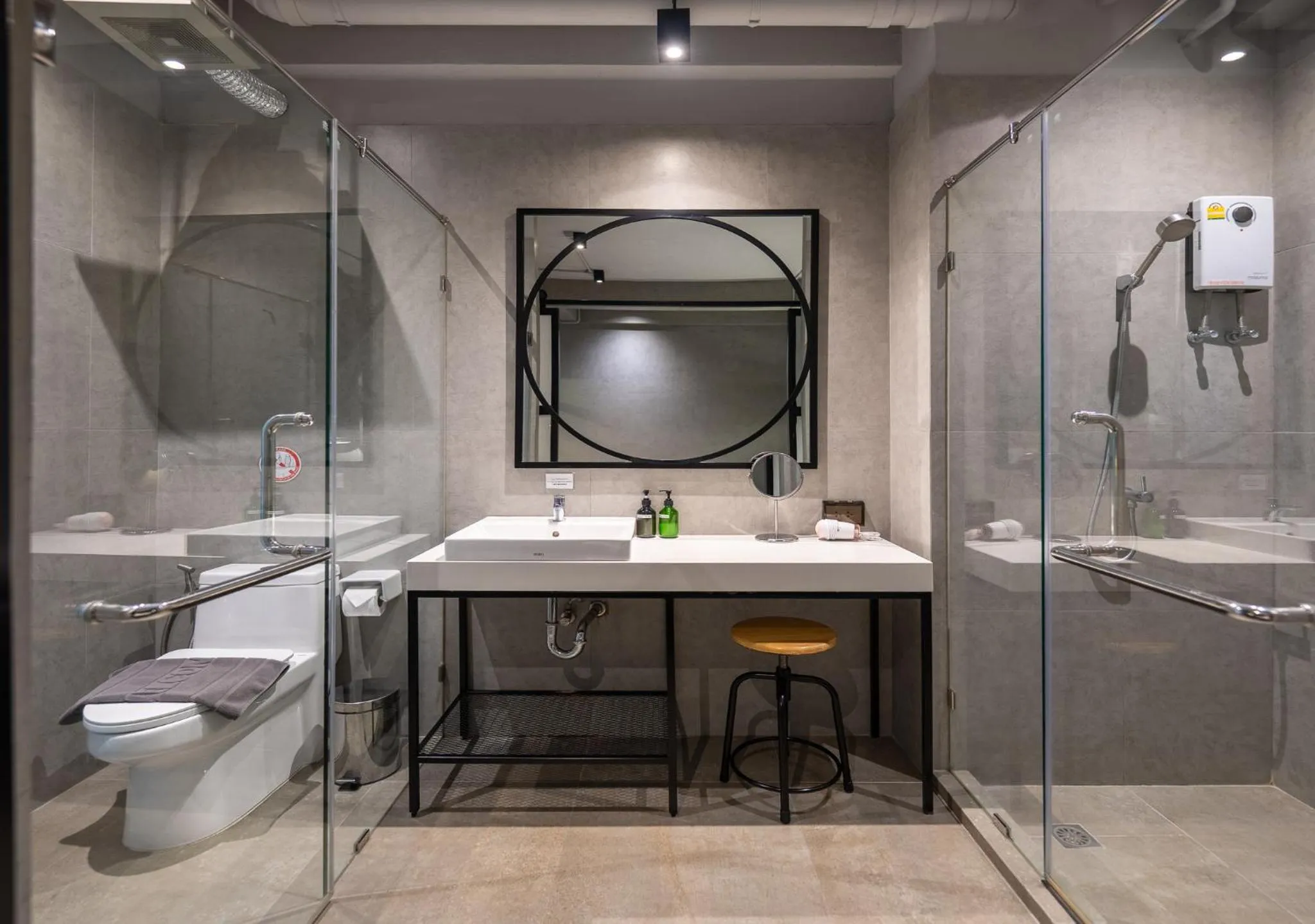 Bathroom in Palette The Ex Capital Hotel Bangkok