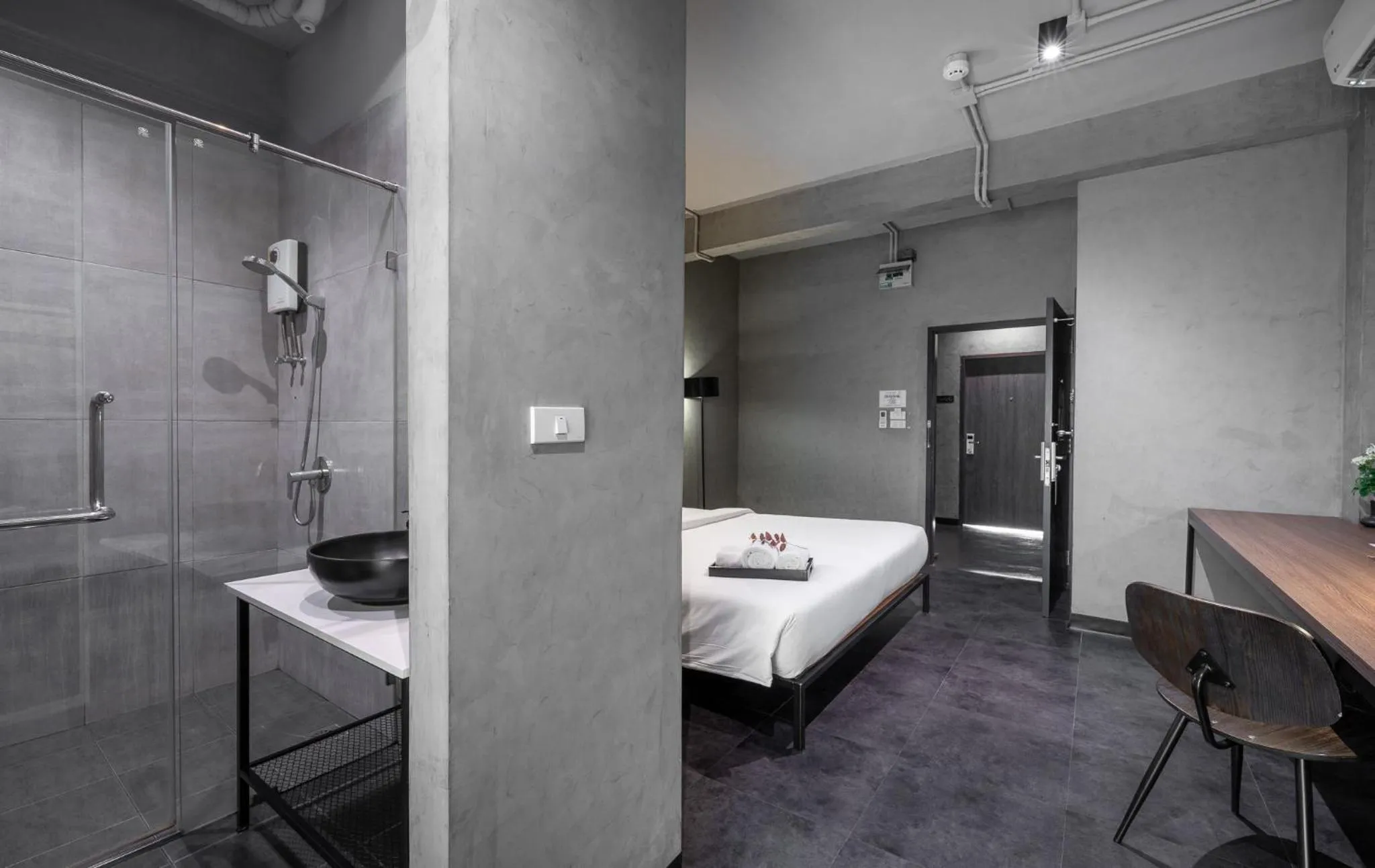 Bedroom, Bed in Palette The Ex Capital Hotel Bangkok