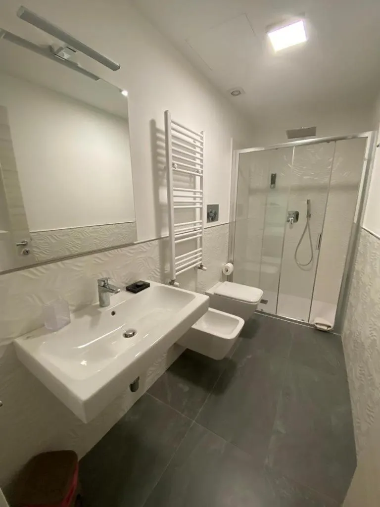 Bathroom in Historico Loft & Rooms Palazzo Adragna XIX