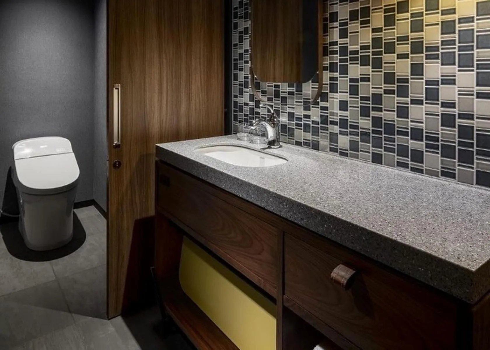 Toilet in The LIVELY FUKUOKA HAKATA