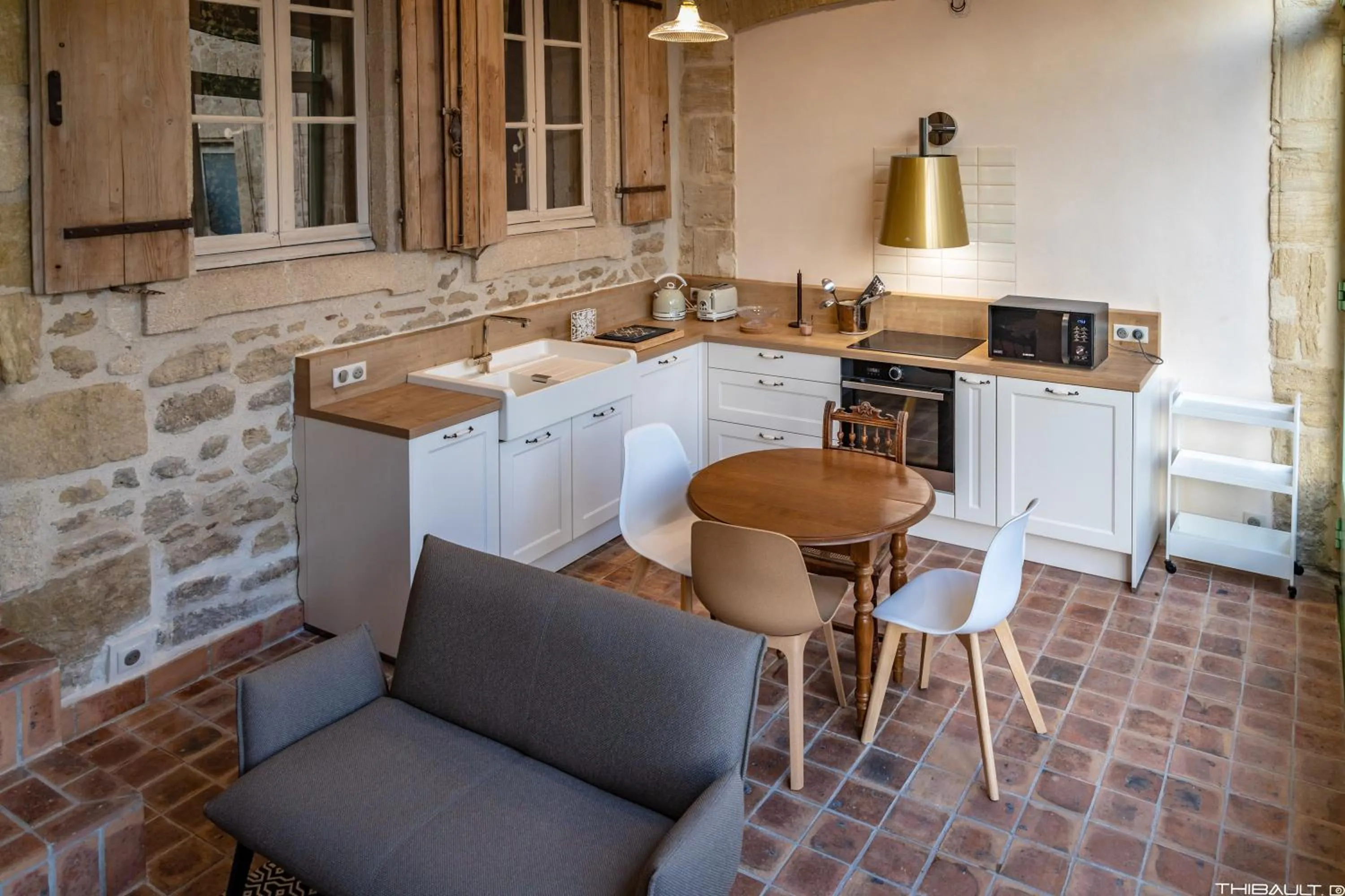 kitchen in LA DEMEURE Bed and Breakfast
