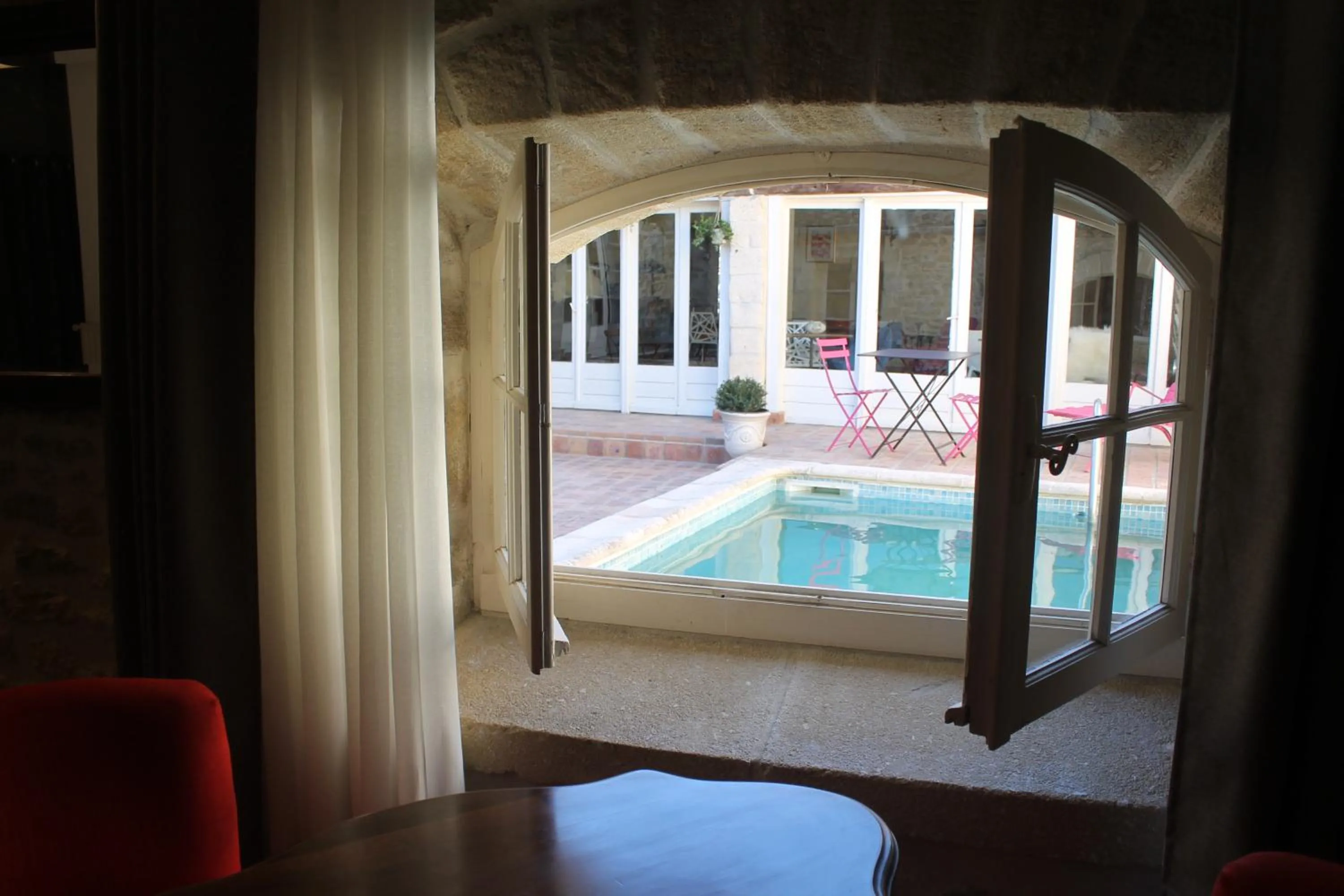 Pool view in LA DEMEURE Bed and Breakfast