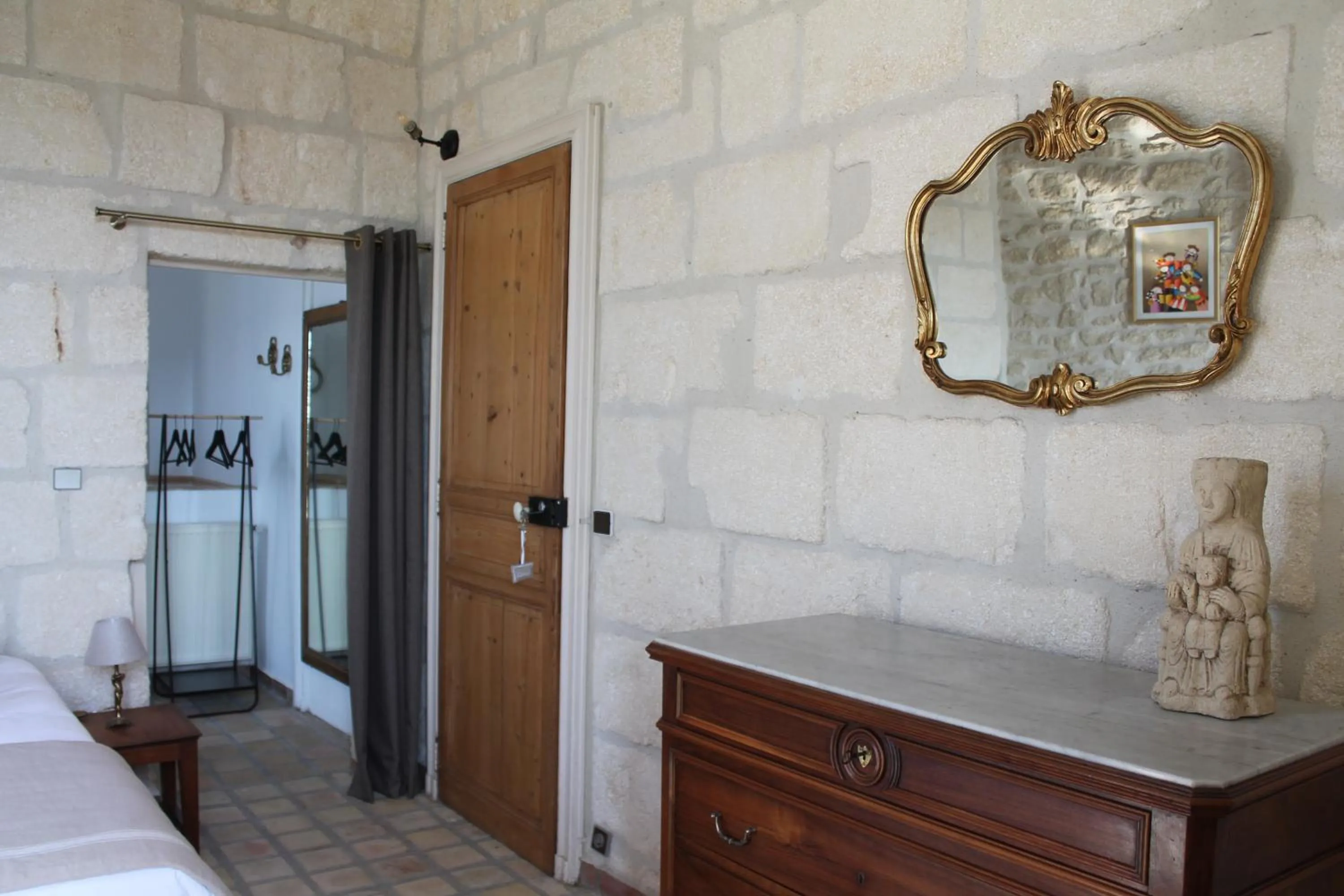 Photo of the whole room in LA DEMEURE Bed and Breakfast