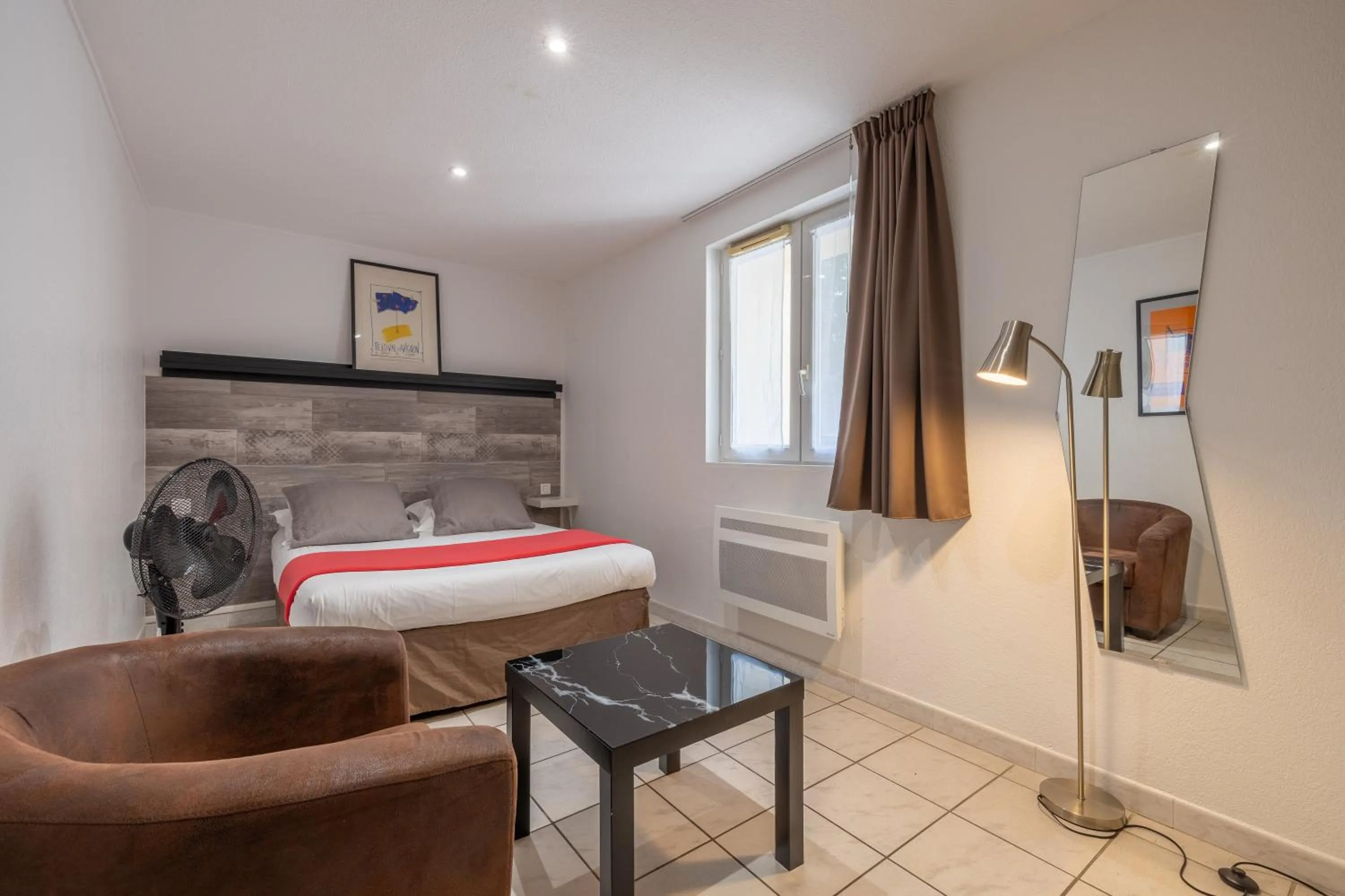 Photo of the whole room, Bed in Résidence Les Cordeliers