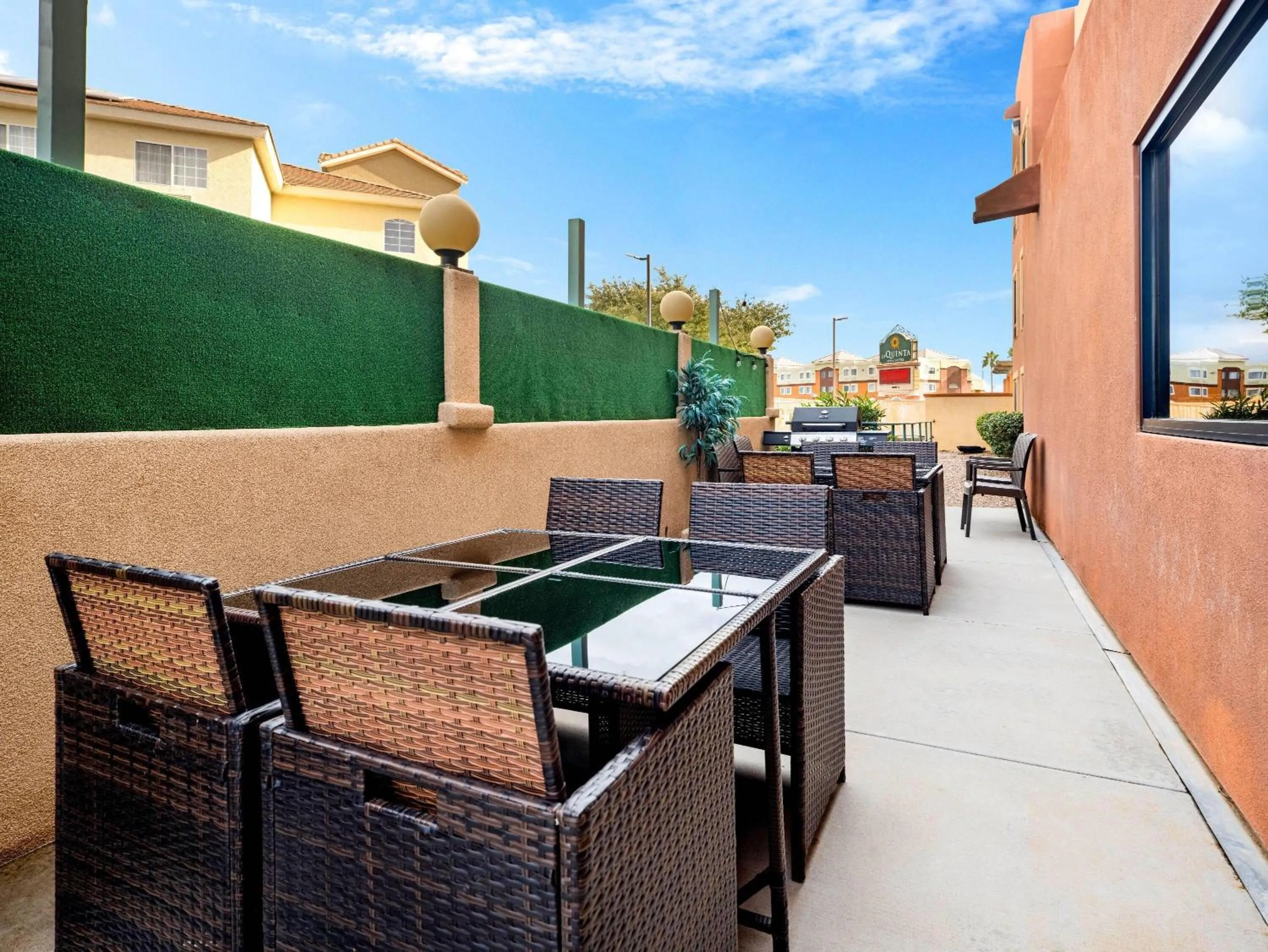 Inner courtyard view in La Quinta by Wyndham NW Tucson Marana