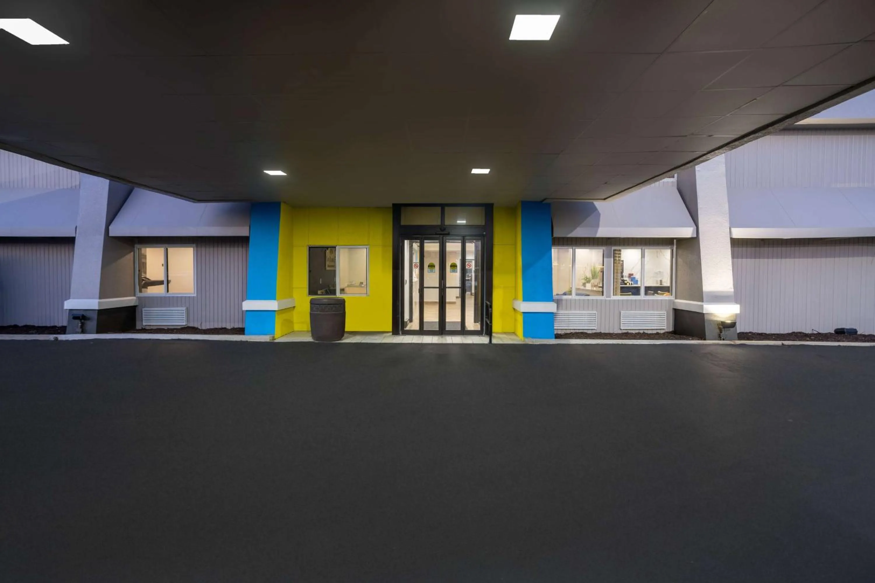 Property building in Days Inn by Wyndham Pleasant Prairie Kenosha