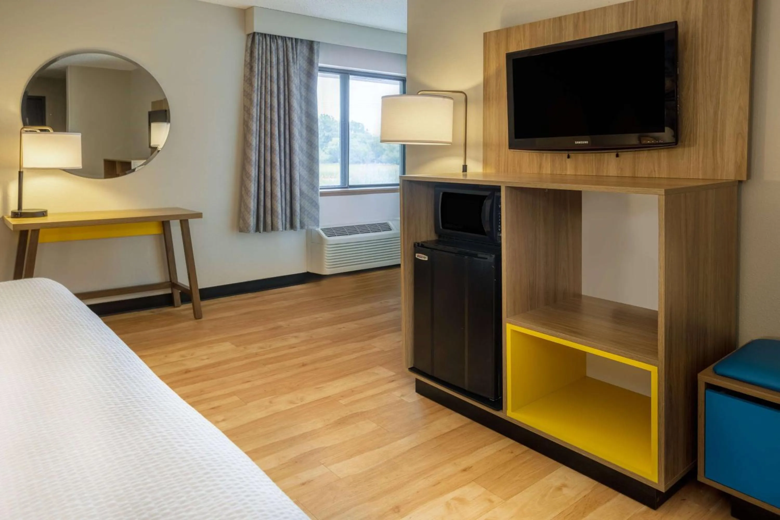 Photo of the whole room, Bed in Days Inn by Wyndham Pleasant Prairie Kenosha