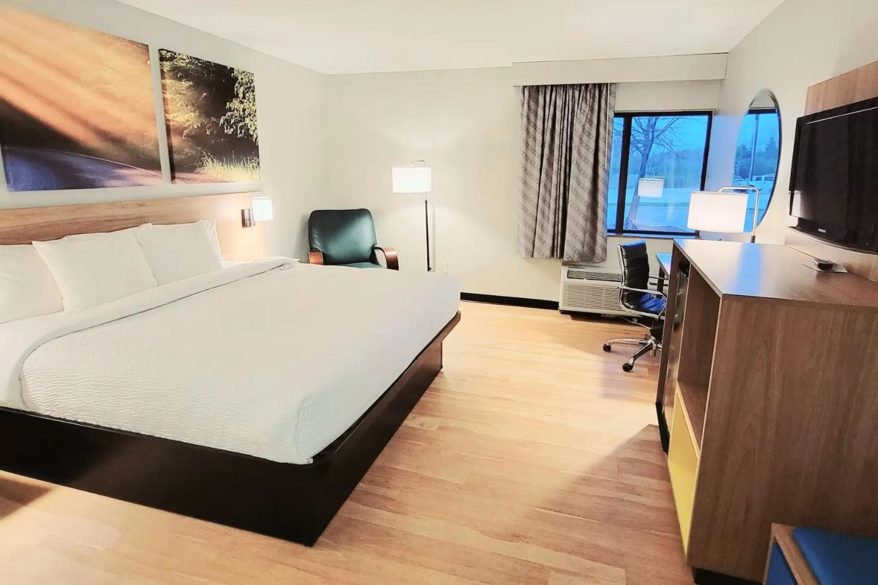 Bed in Days Inn by Wyndham Pleasant Prairie Kenosha