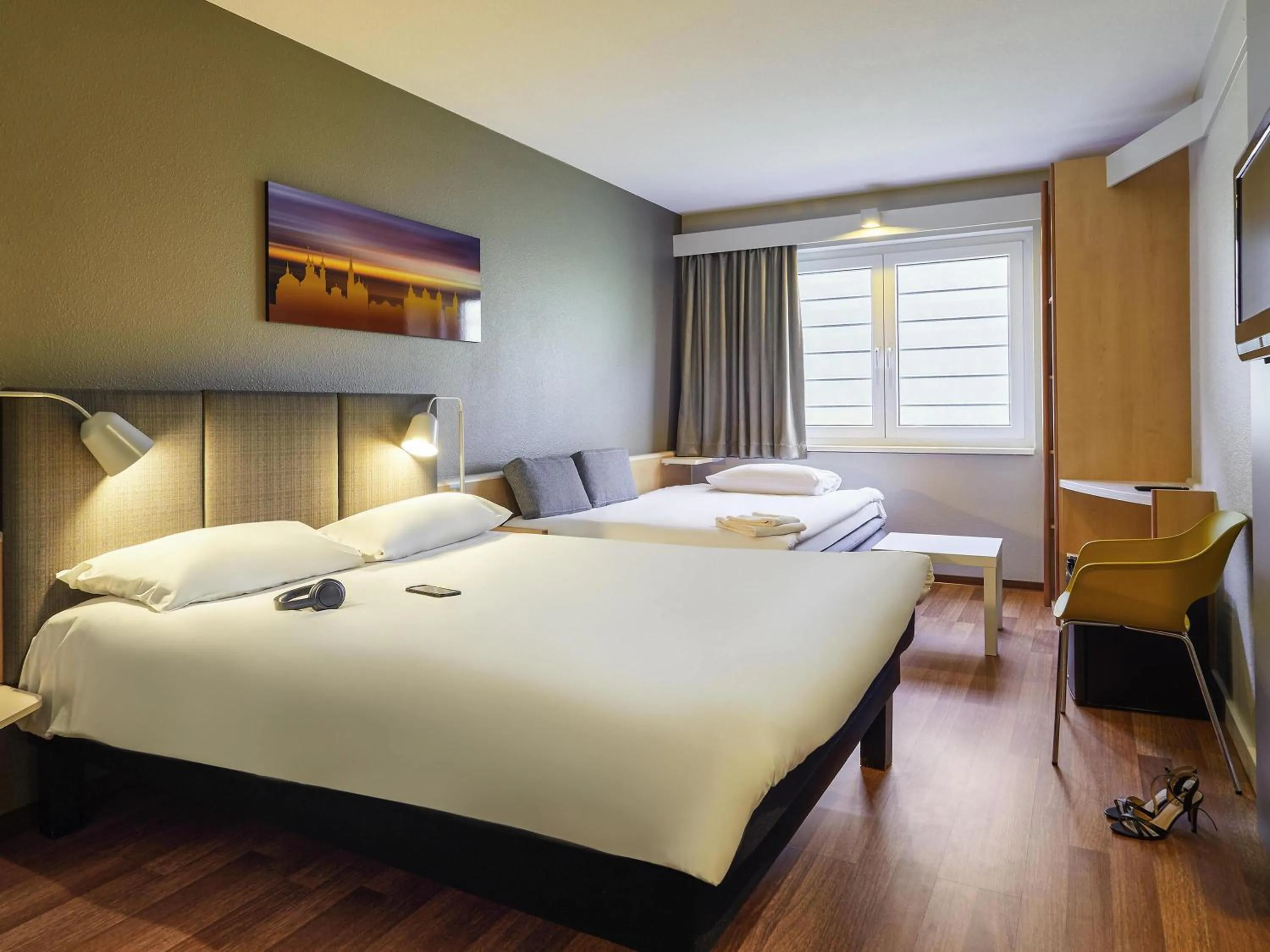 Bedroom, Bed in ibis Hotel Würzburg City