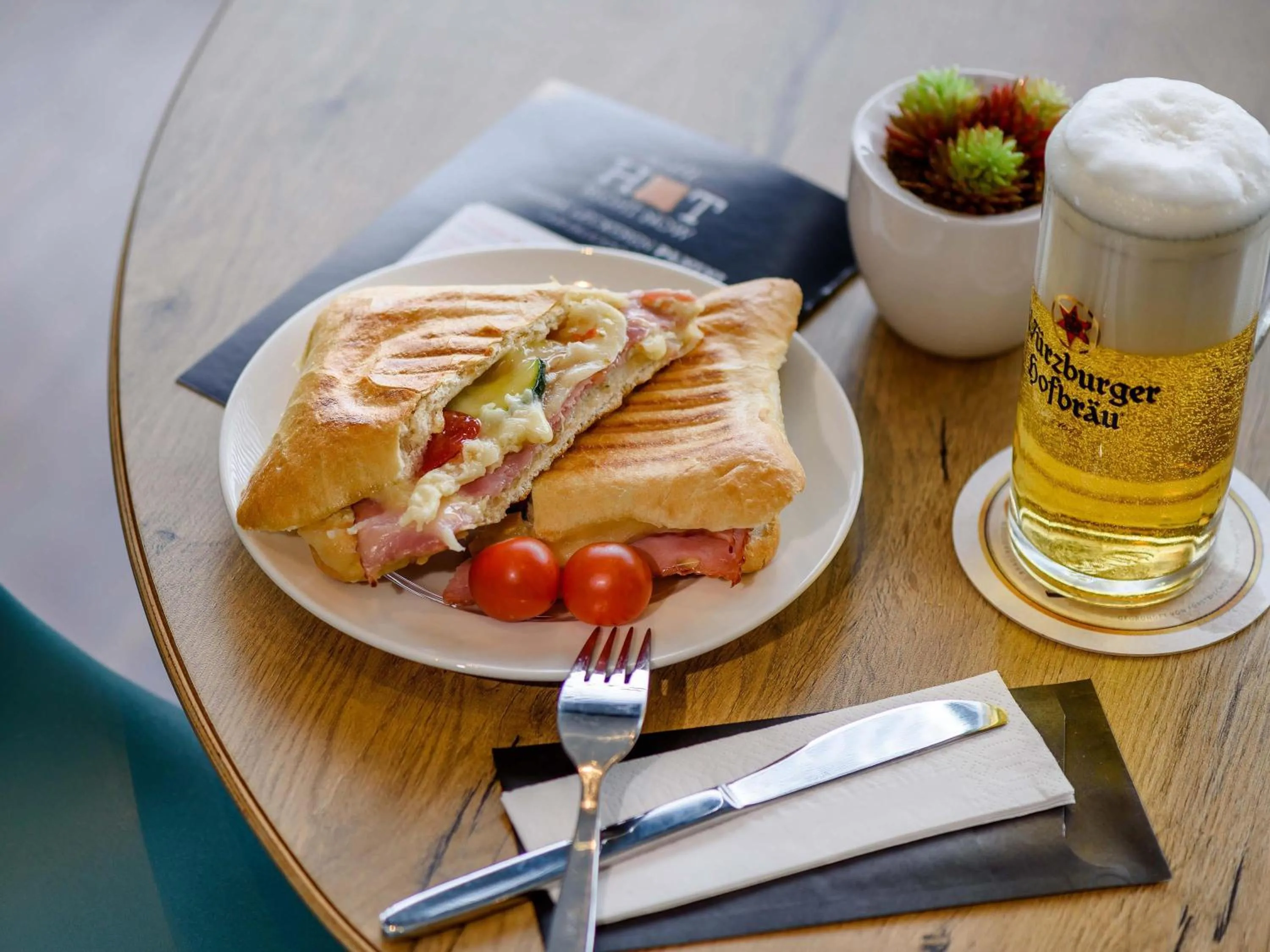 Lounge or bar in ibis Hotel Würzburg City