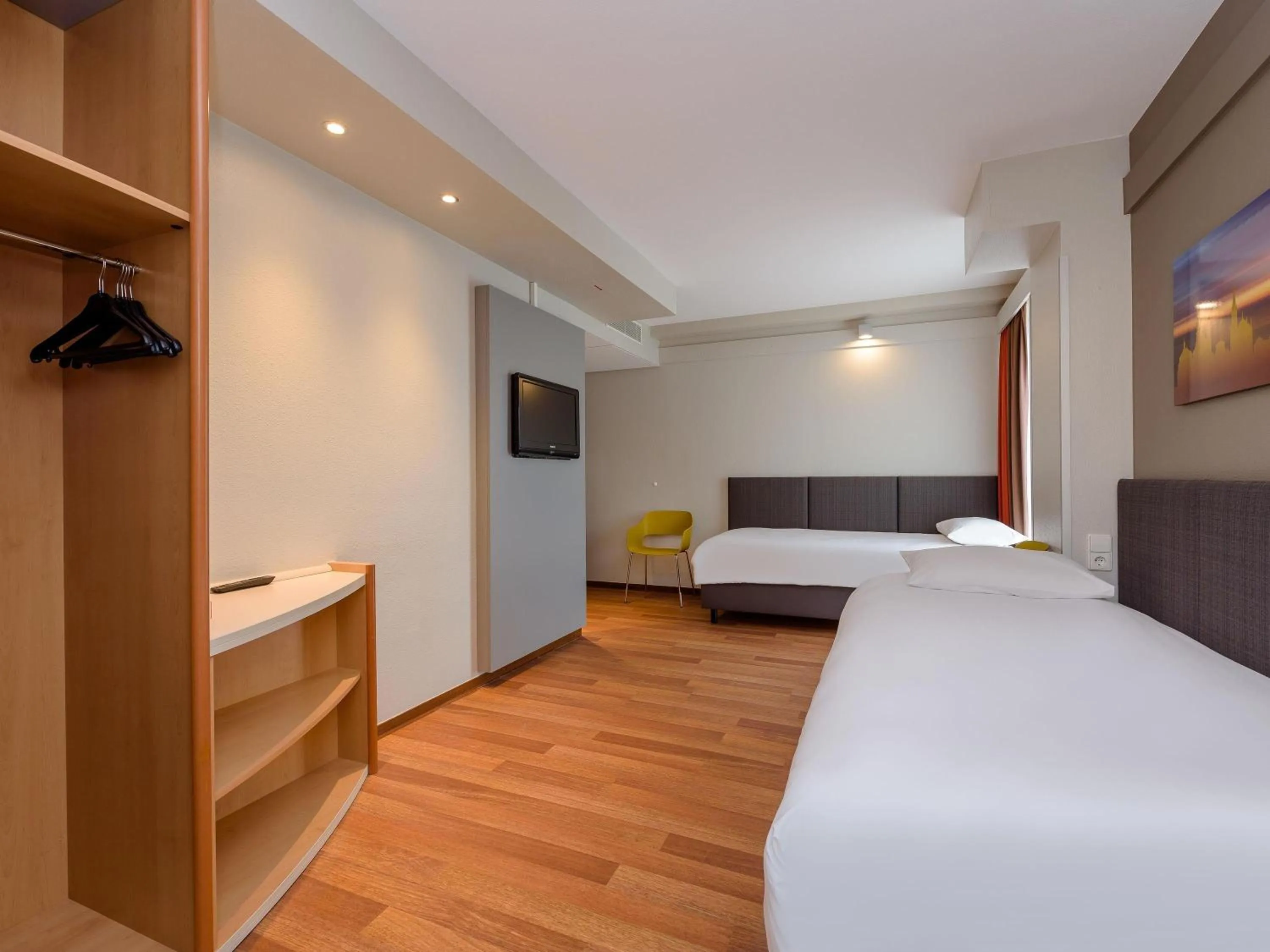 Bedroom, Bed in ibis Hotel Würzburg City