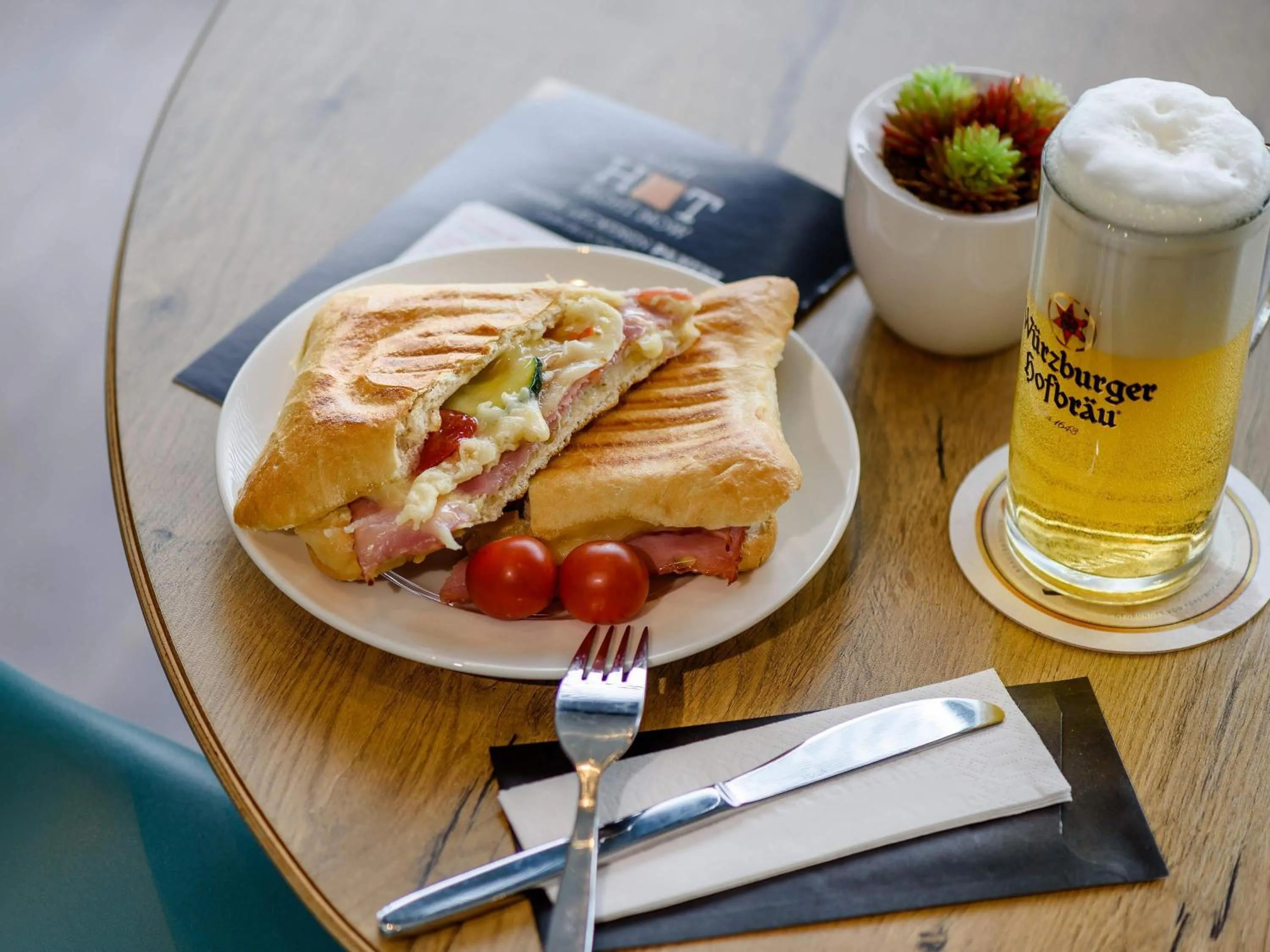 Lounge or bar in ibis Hotel Würzburg City